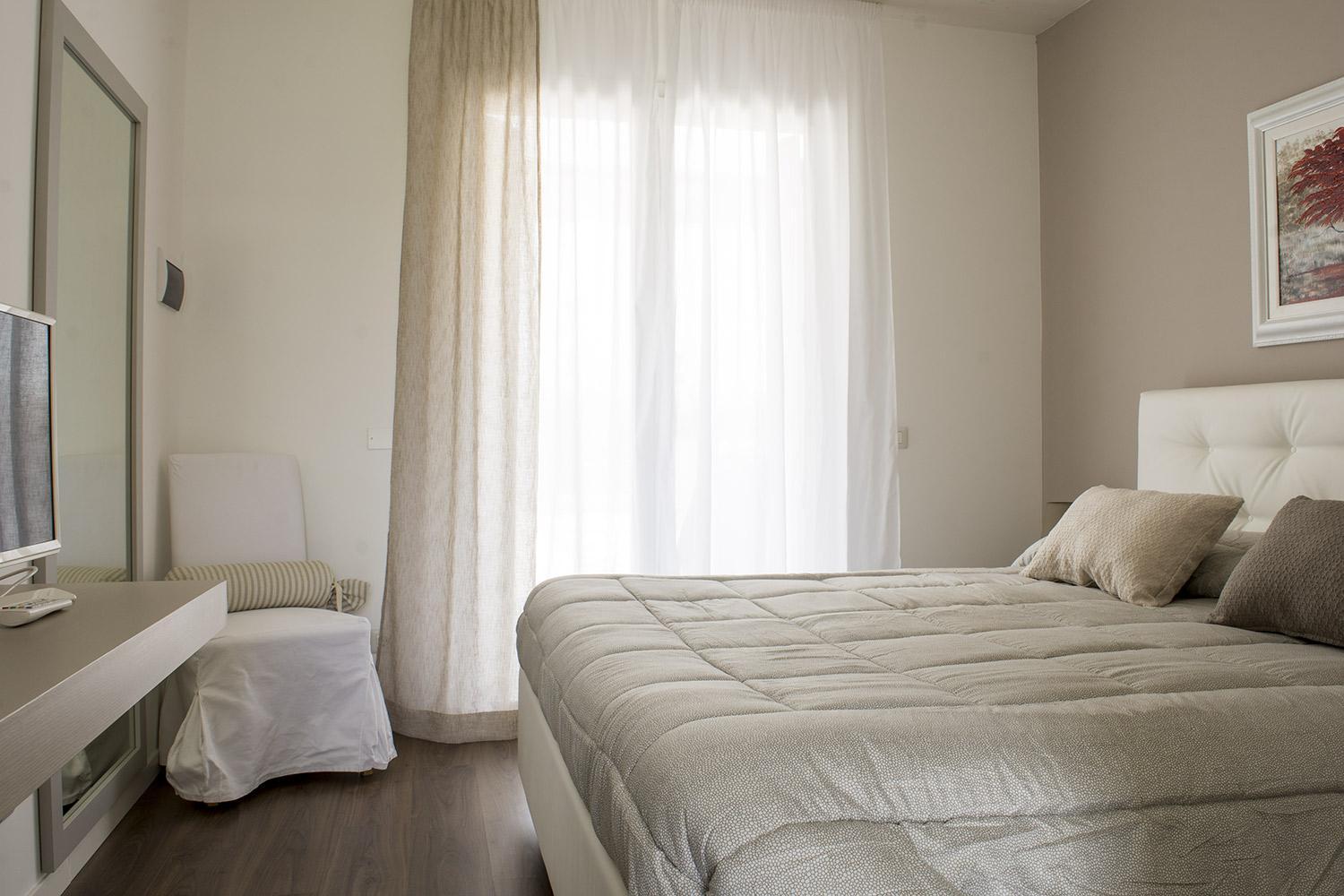 Double Room with Patio - Photo 2