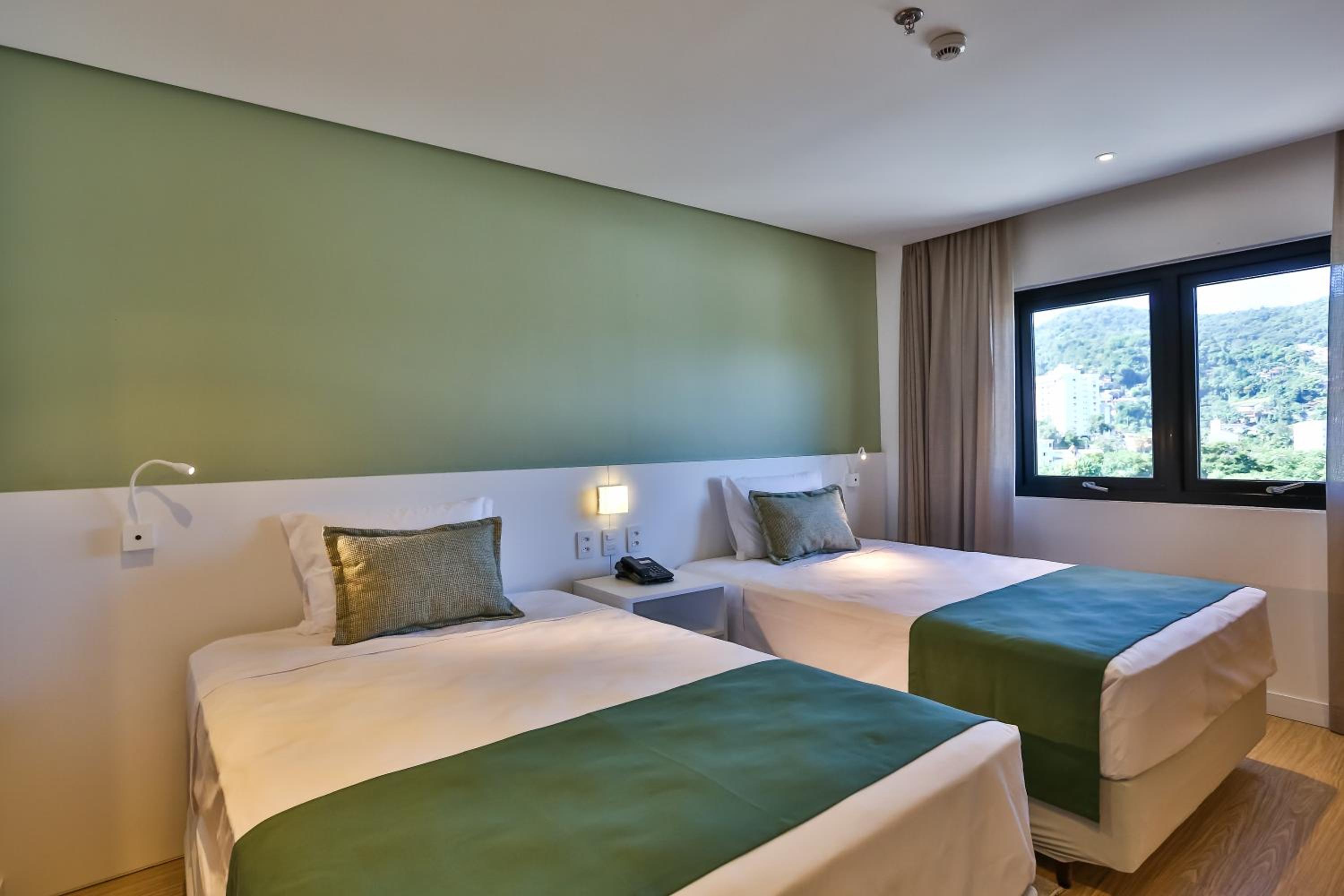 Superior Room with 2 Double Beds photo 3