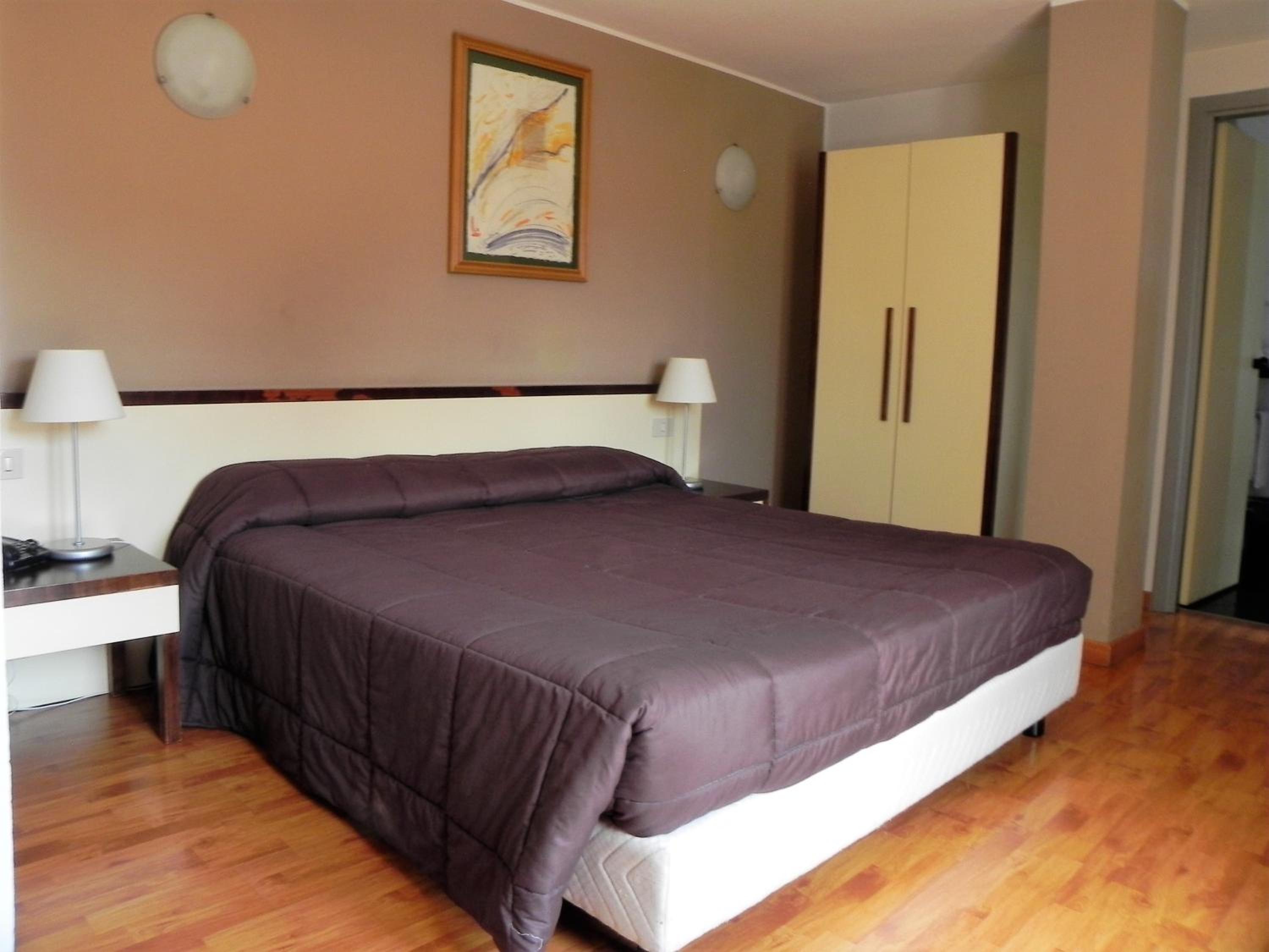 Standard Triple Room - Photo 9