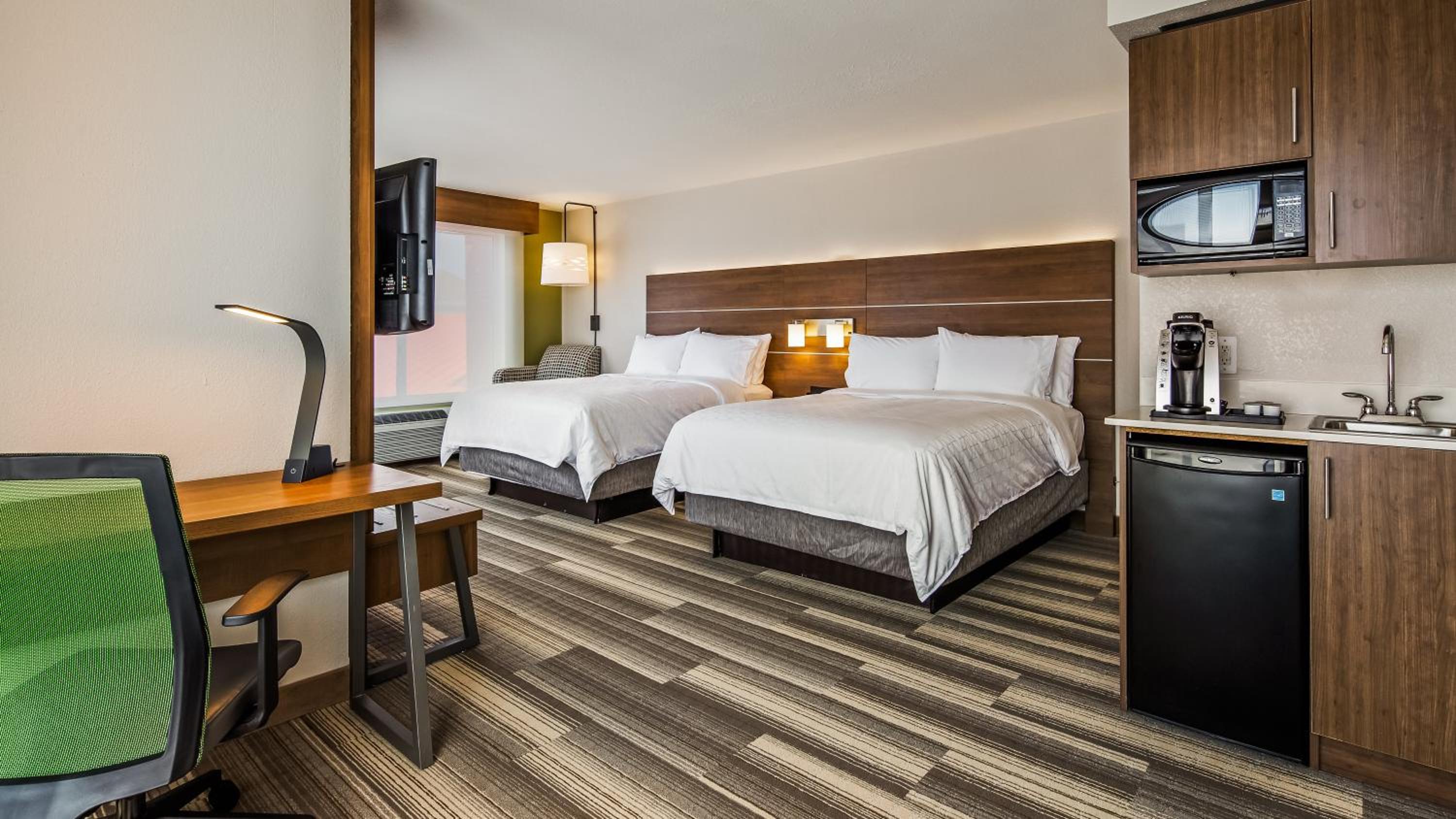 Queen Suite with Two Queen Beds