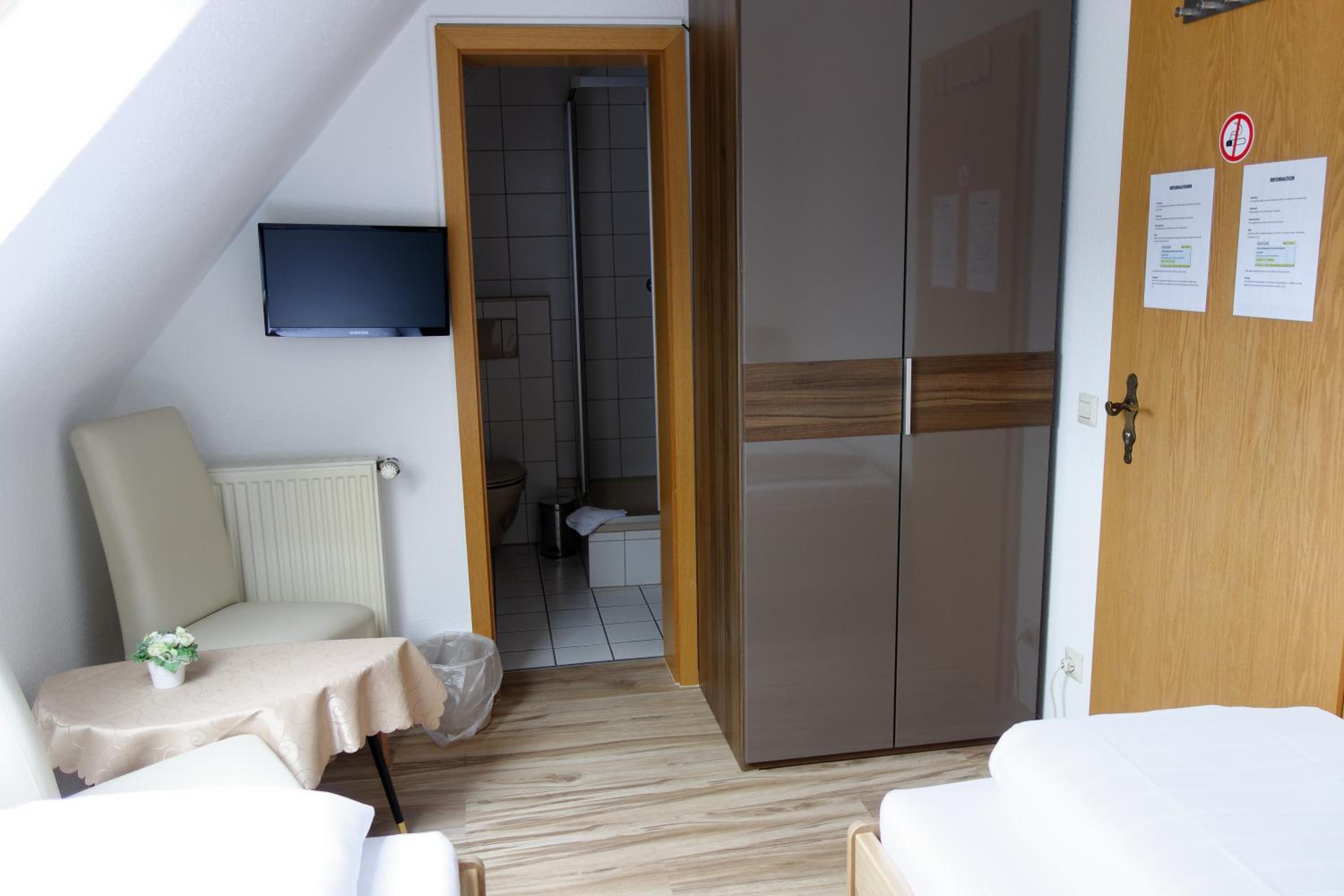 Budget Twin Room photo 2