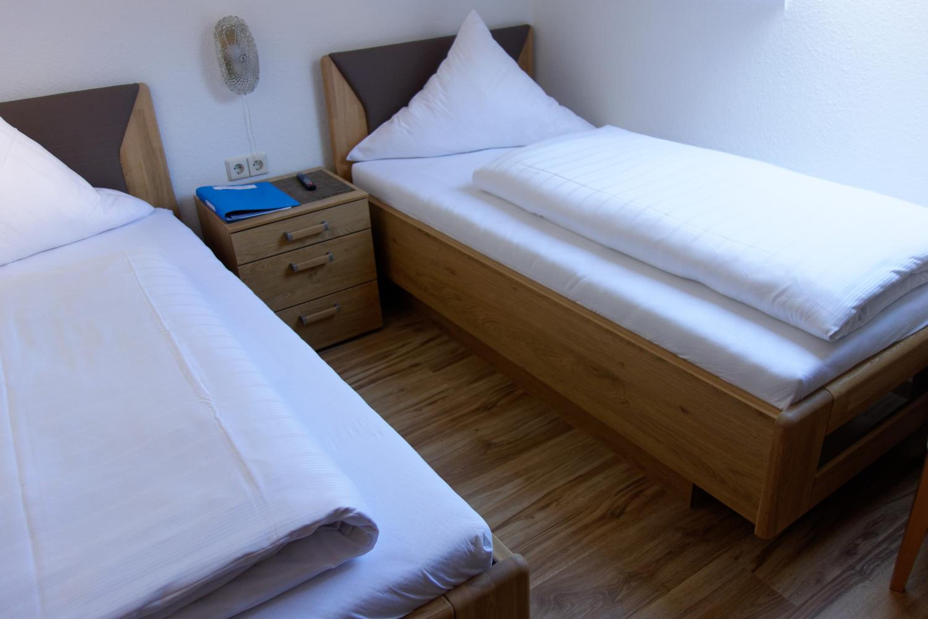 Budget Twin Room photo 3