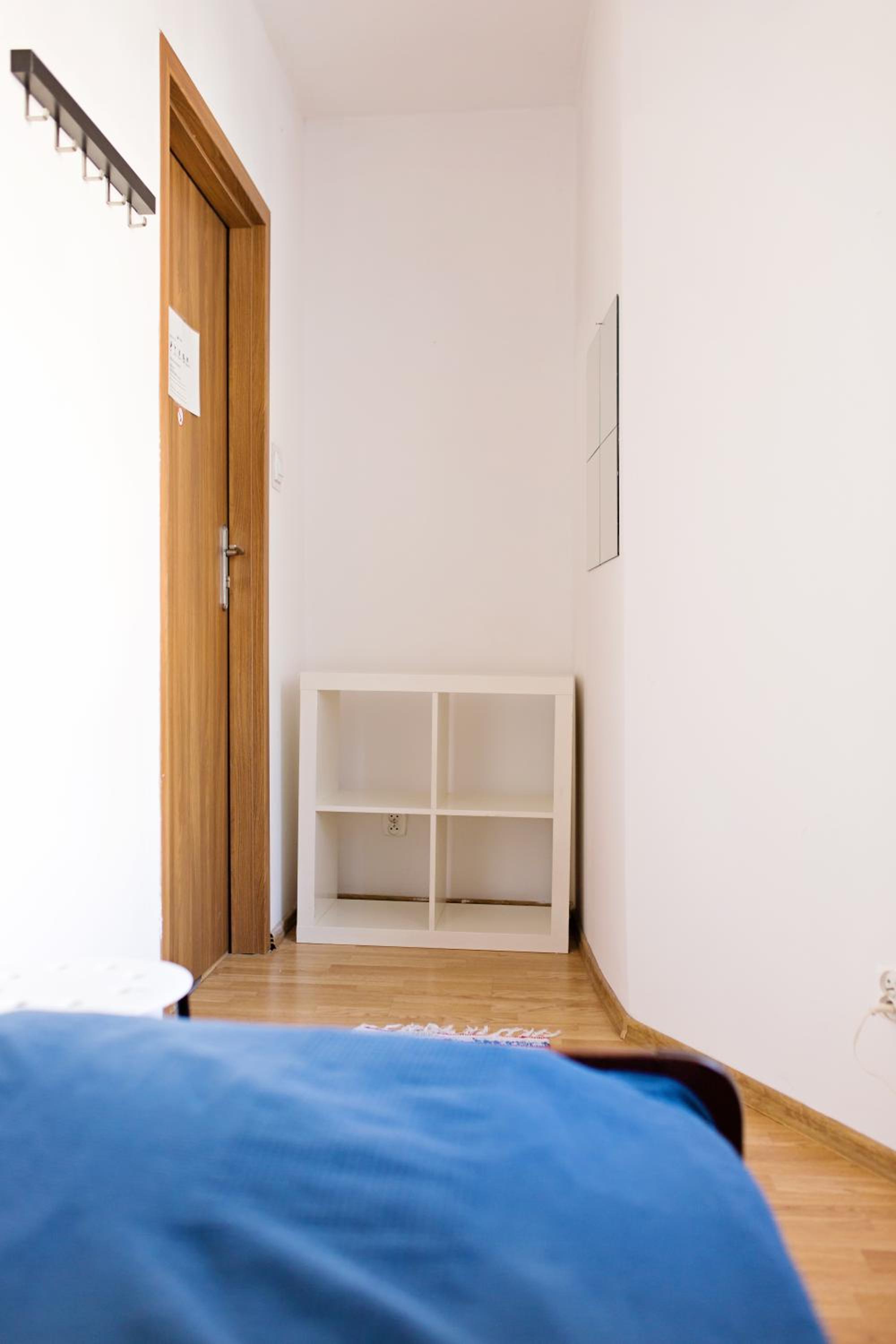 Single Room with Shared Bathroom photo 3