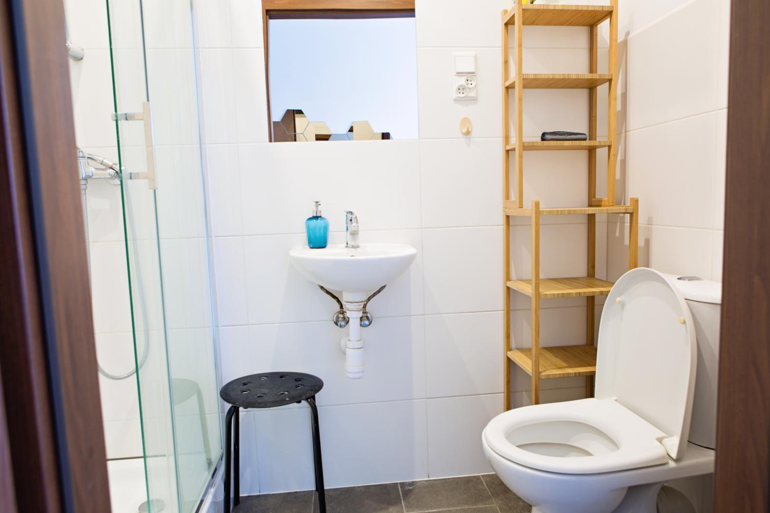 Double Room with Shower - Photo 2