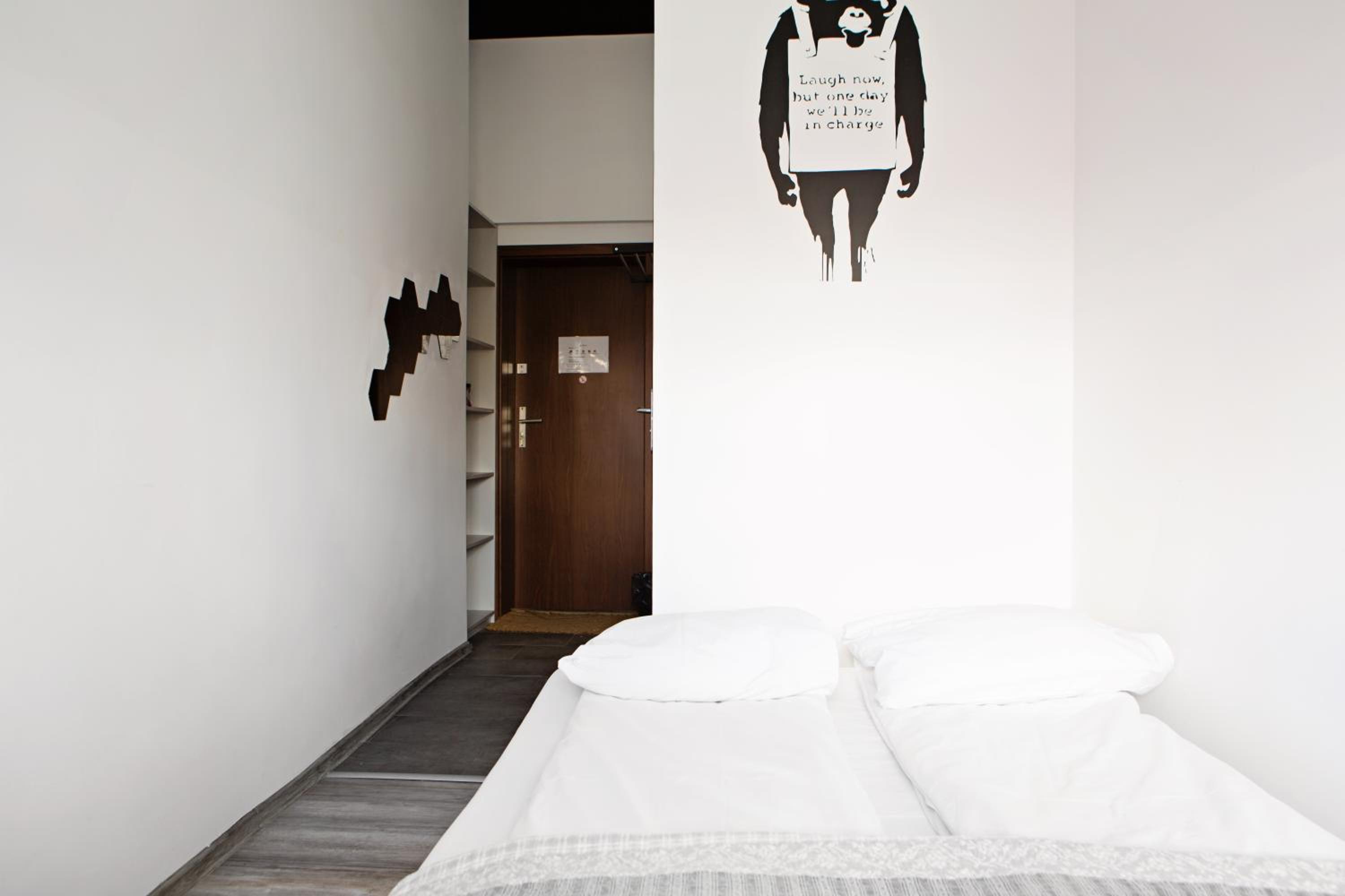 Double Room with Shower - Photo 4