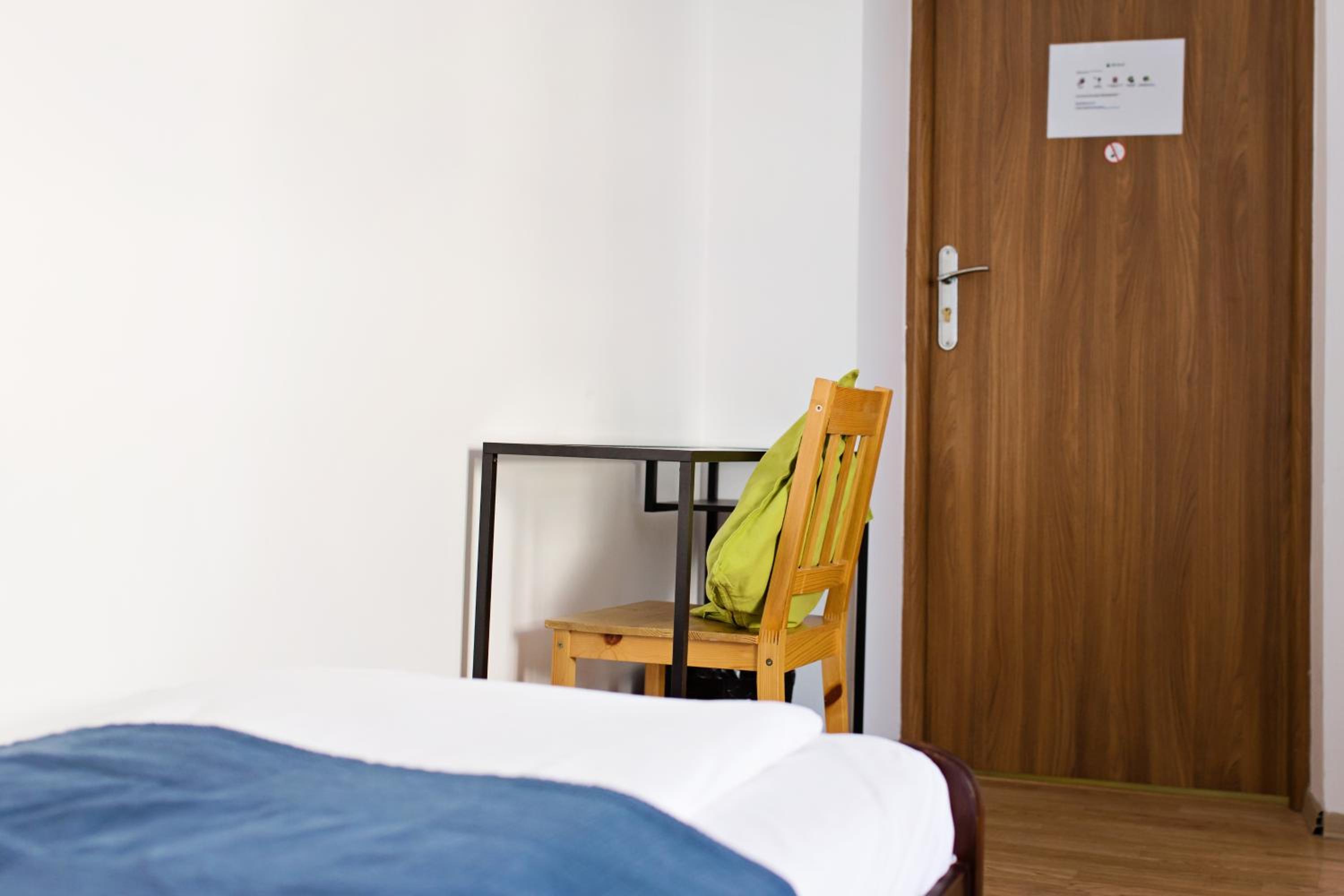 Single Room with Shared Bathroom photo 2