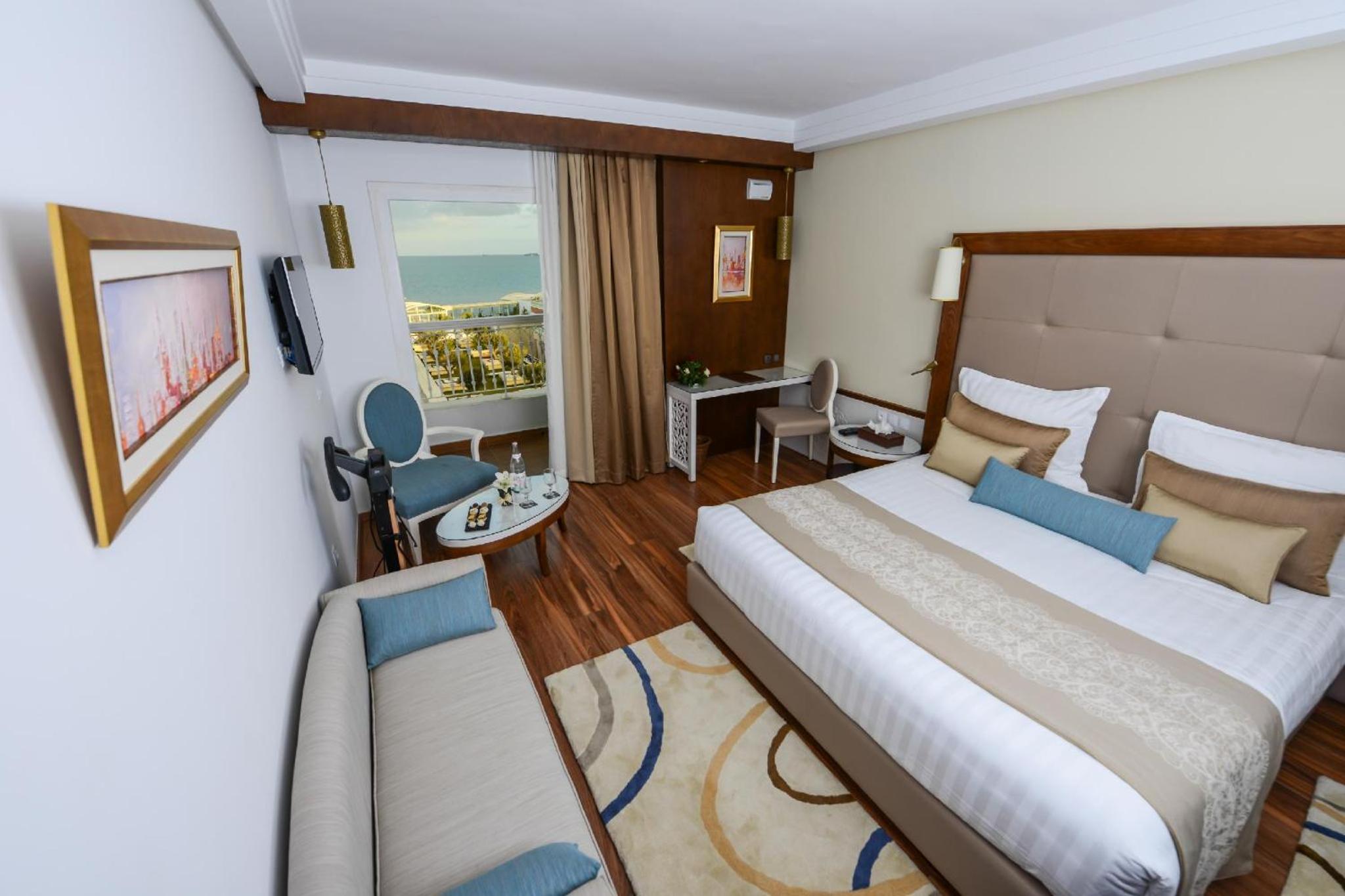 Single Room with Balcony and City View photo 1