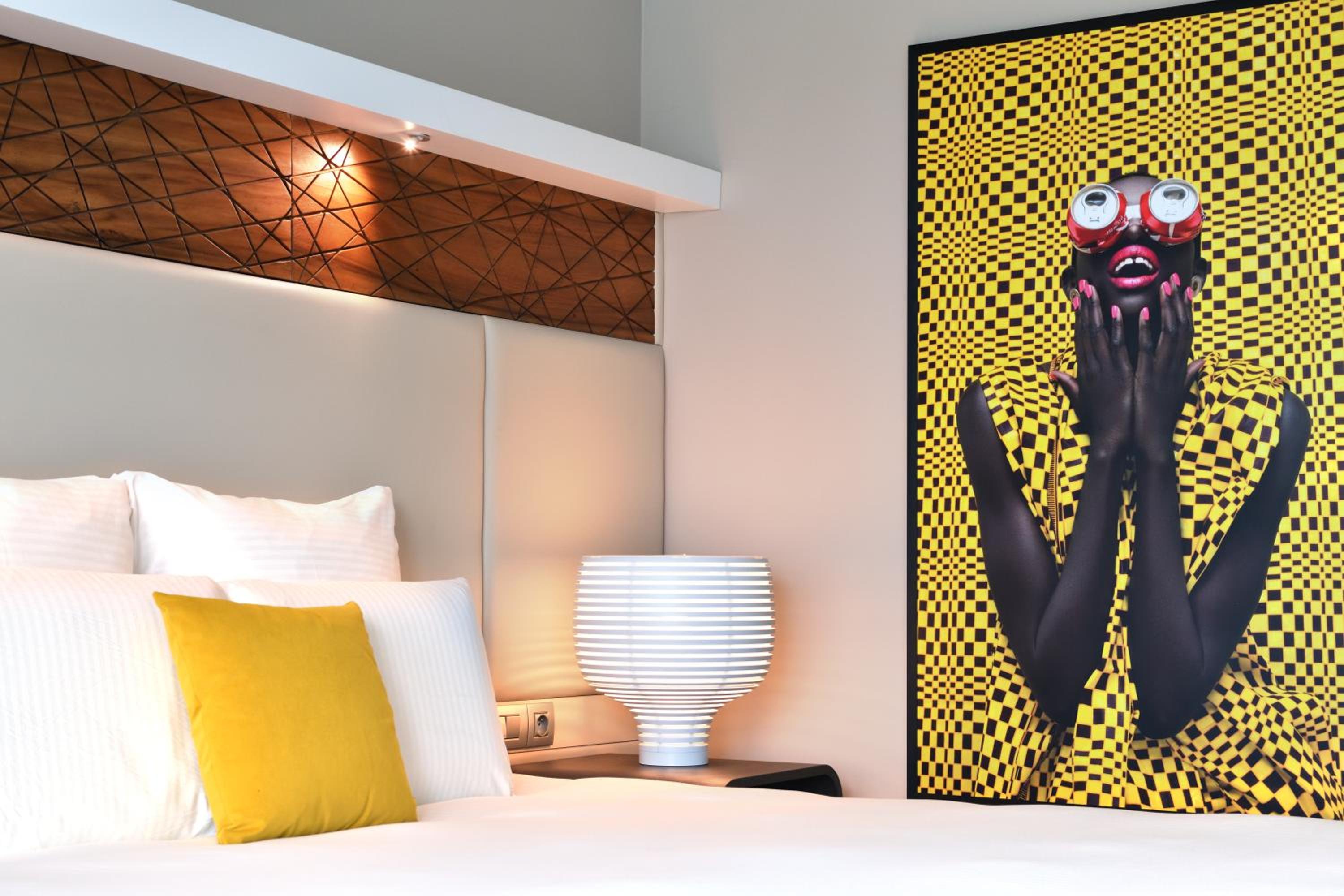 Superior King Room with City View - Photo 5