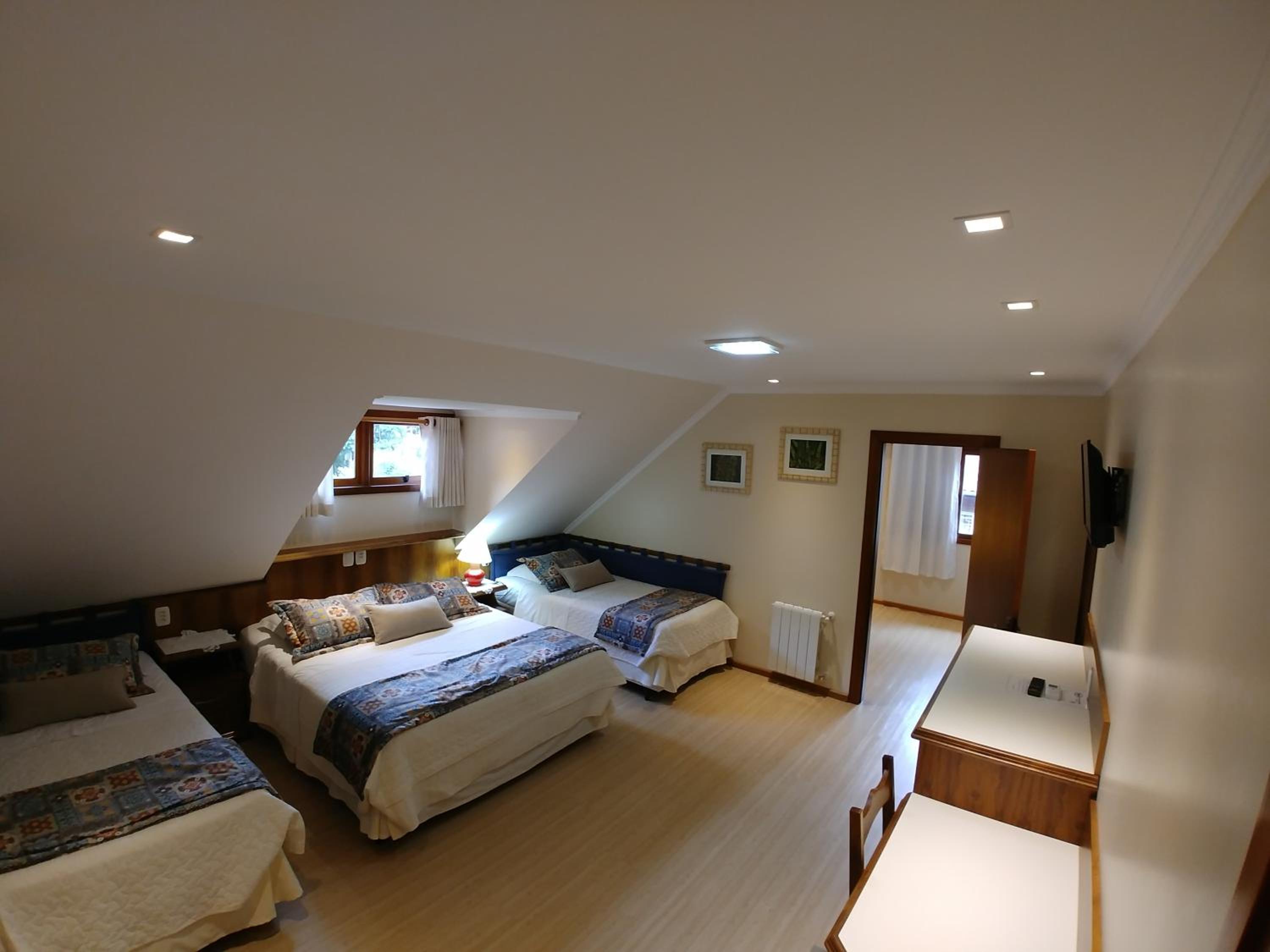 Deluxe Family Room