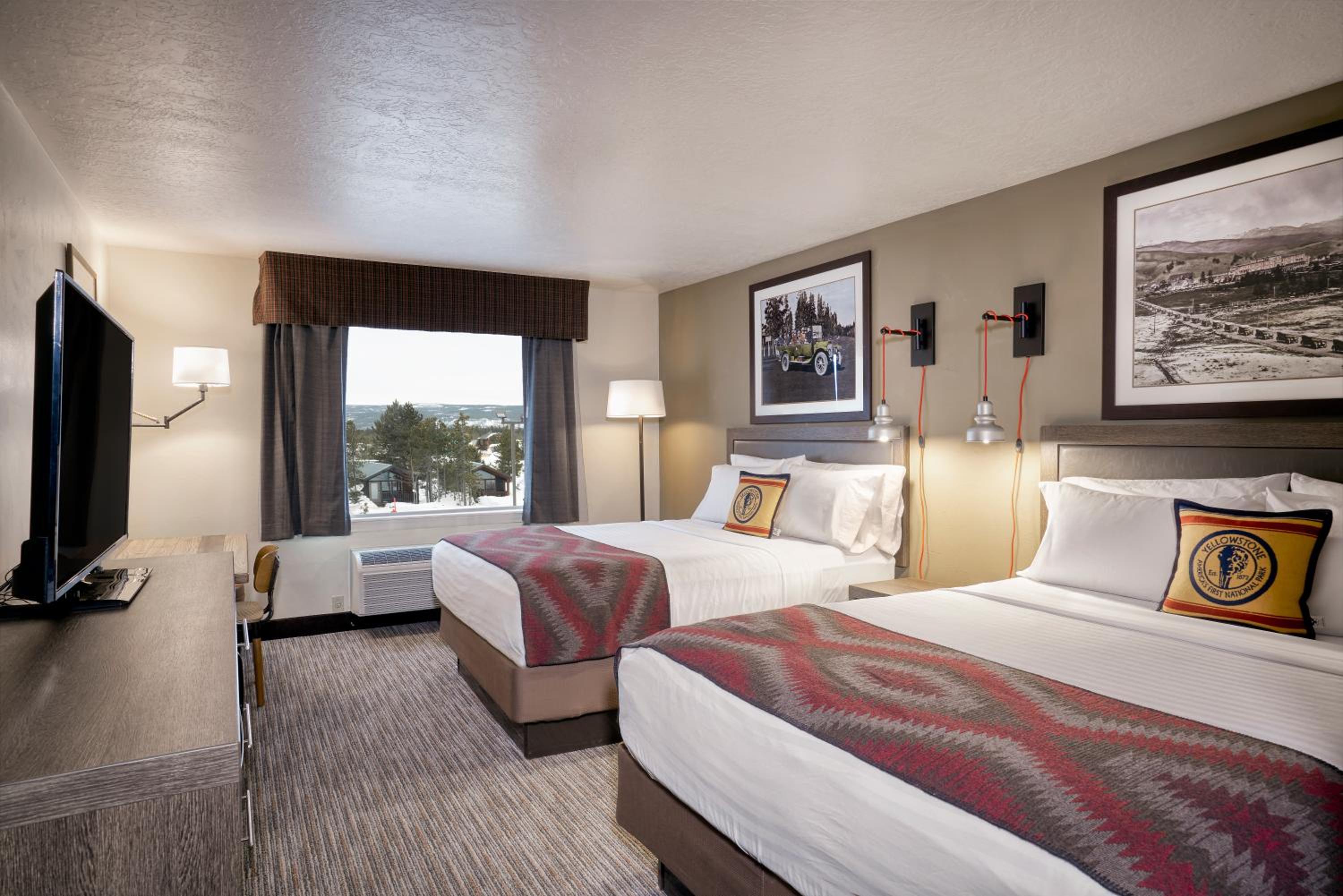 Deluxe Queen Room with Two Queen Beds photo 2