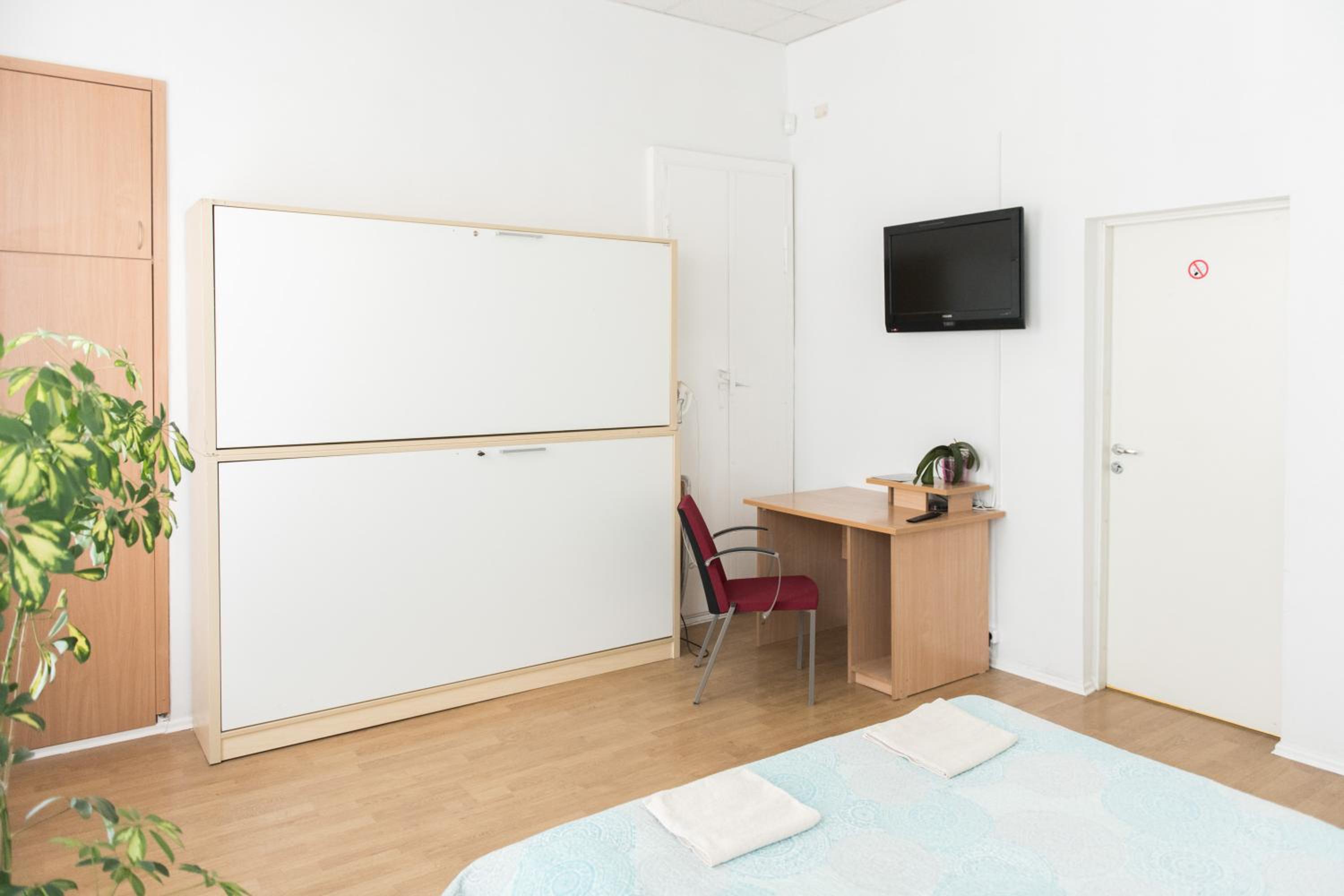 Family Room - Photo 4