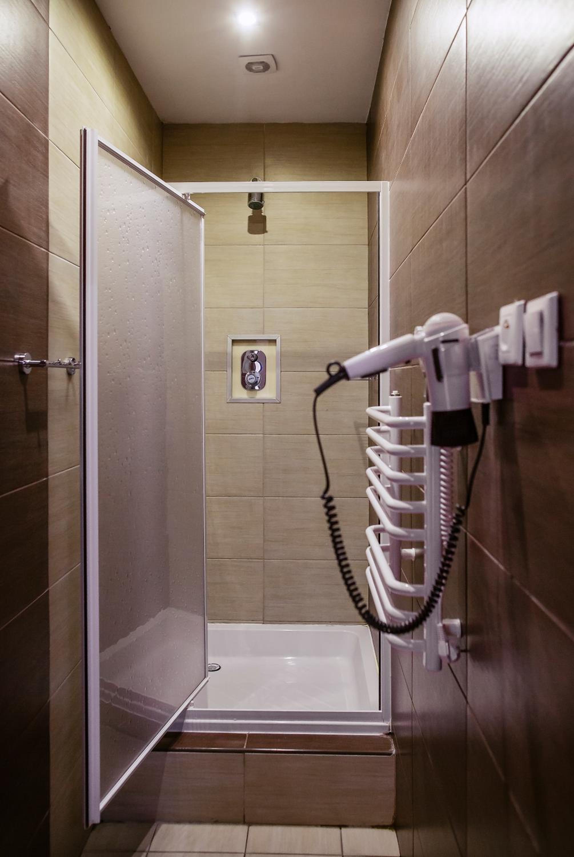 Double Room with Shared Bathroom photo 2