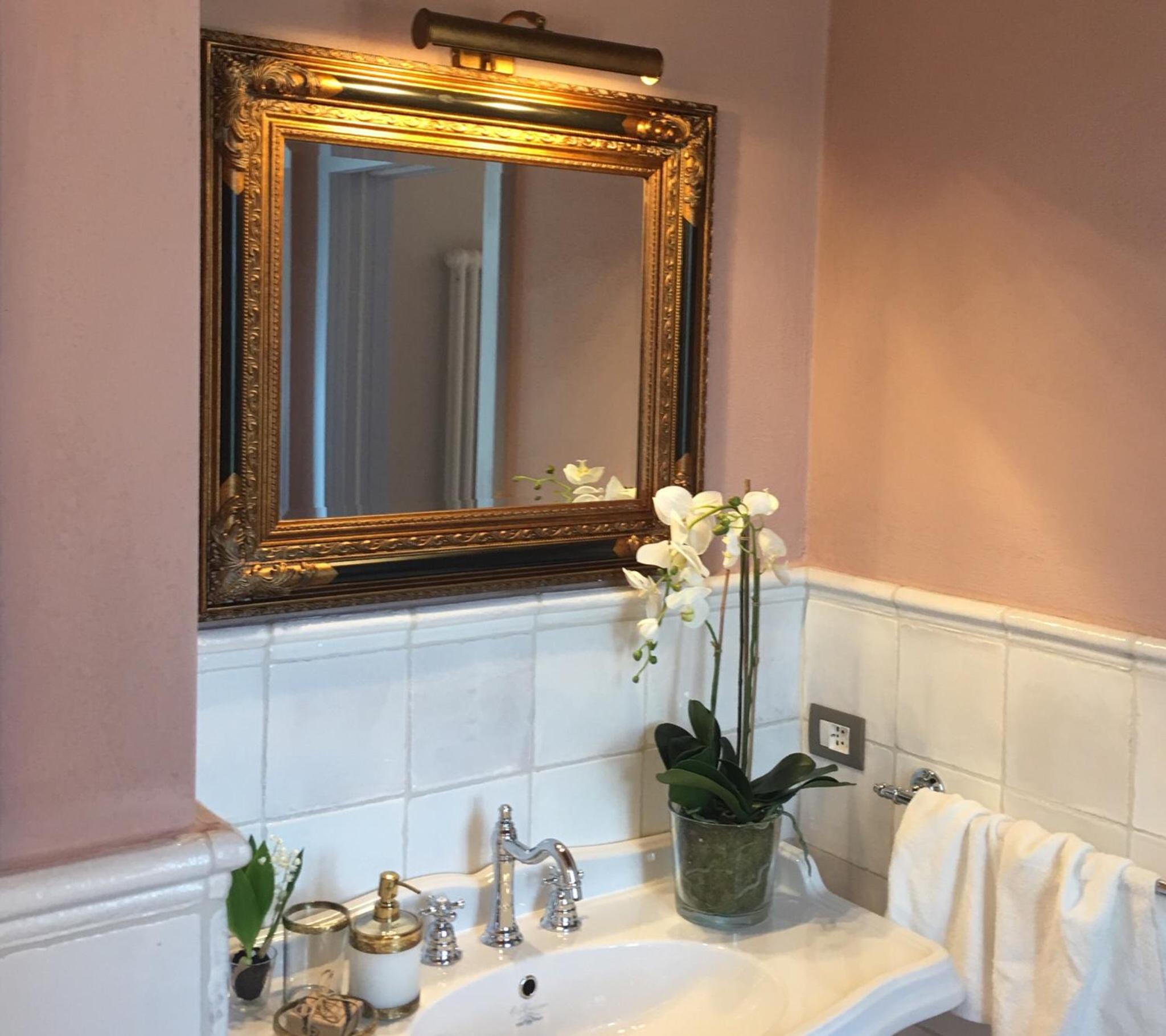 Superior King Suite - Photo 7