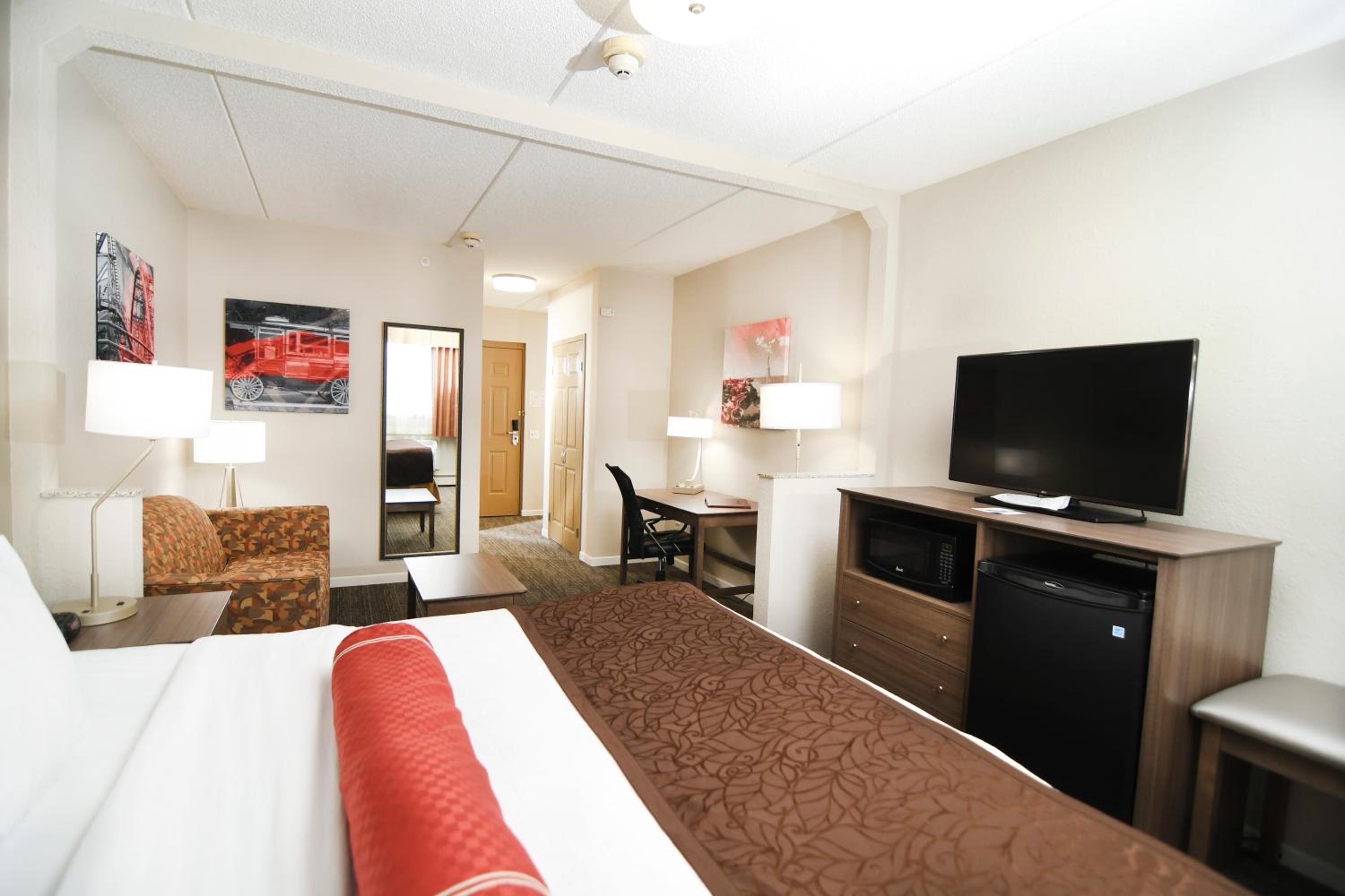 King Suite - Non-Smoking - Photo 1