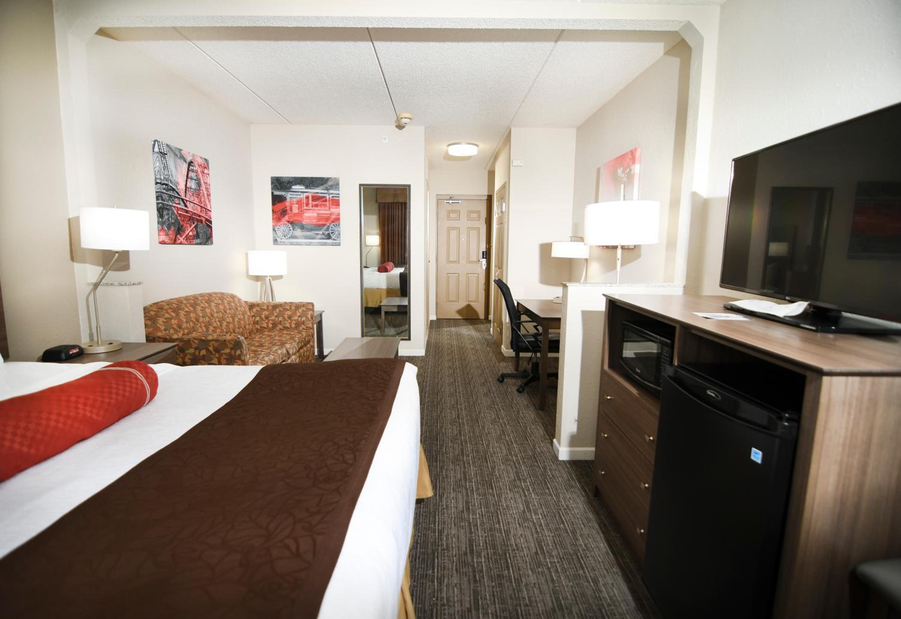 Two-Room Suite with Three Double Beds - Non-Smoking - Photo 5