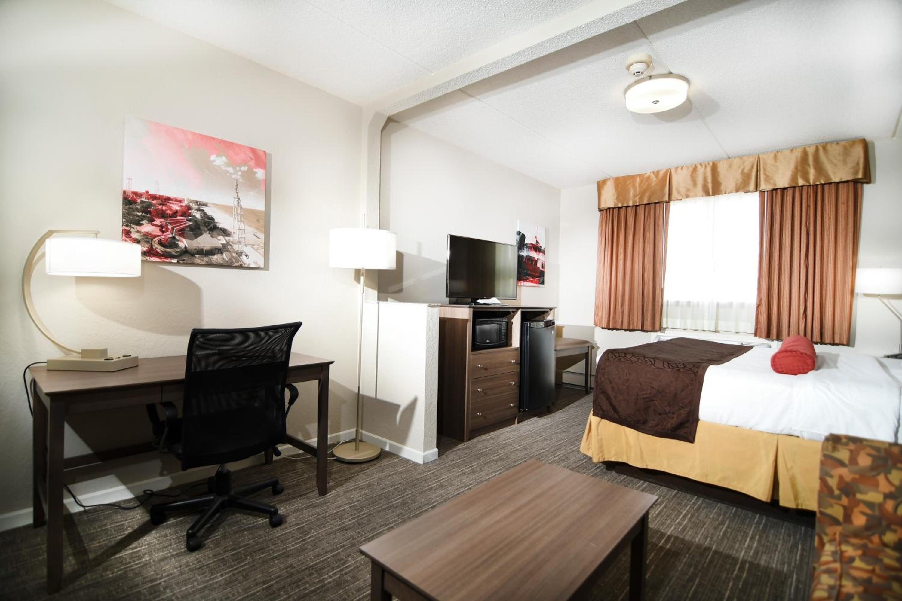 King Suite - Non-Smoking - Photo 4