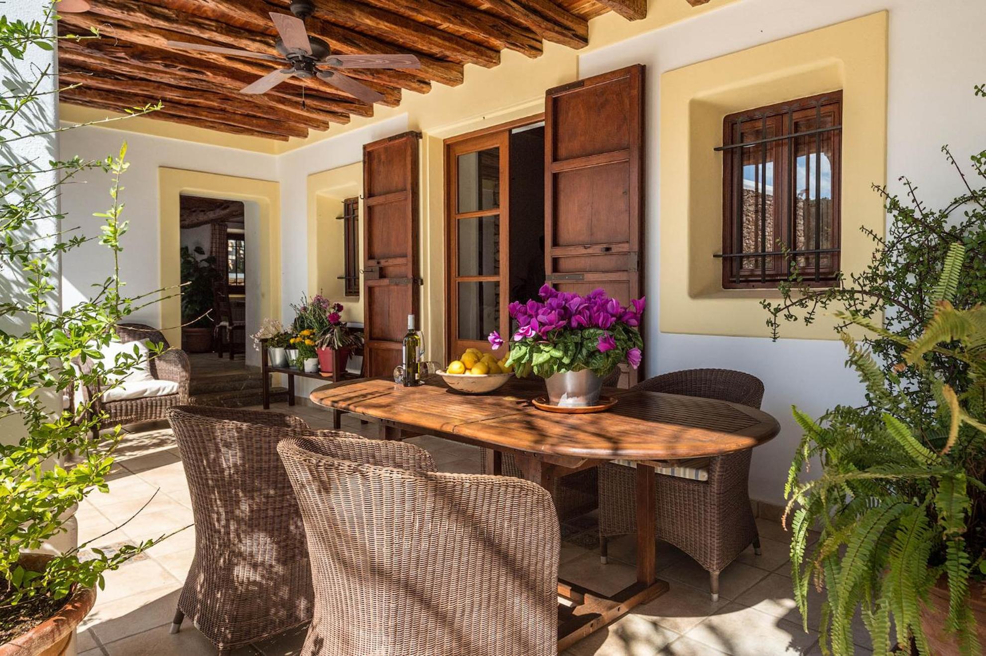 Villa photo 2