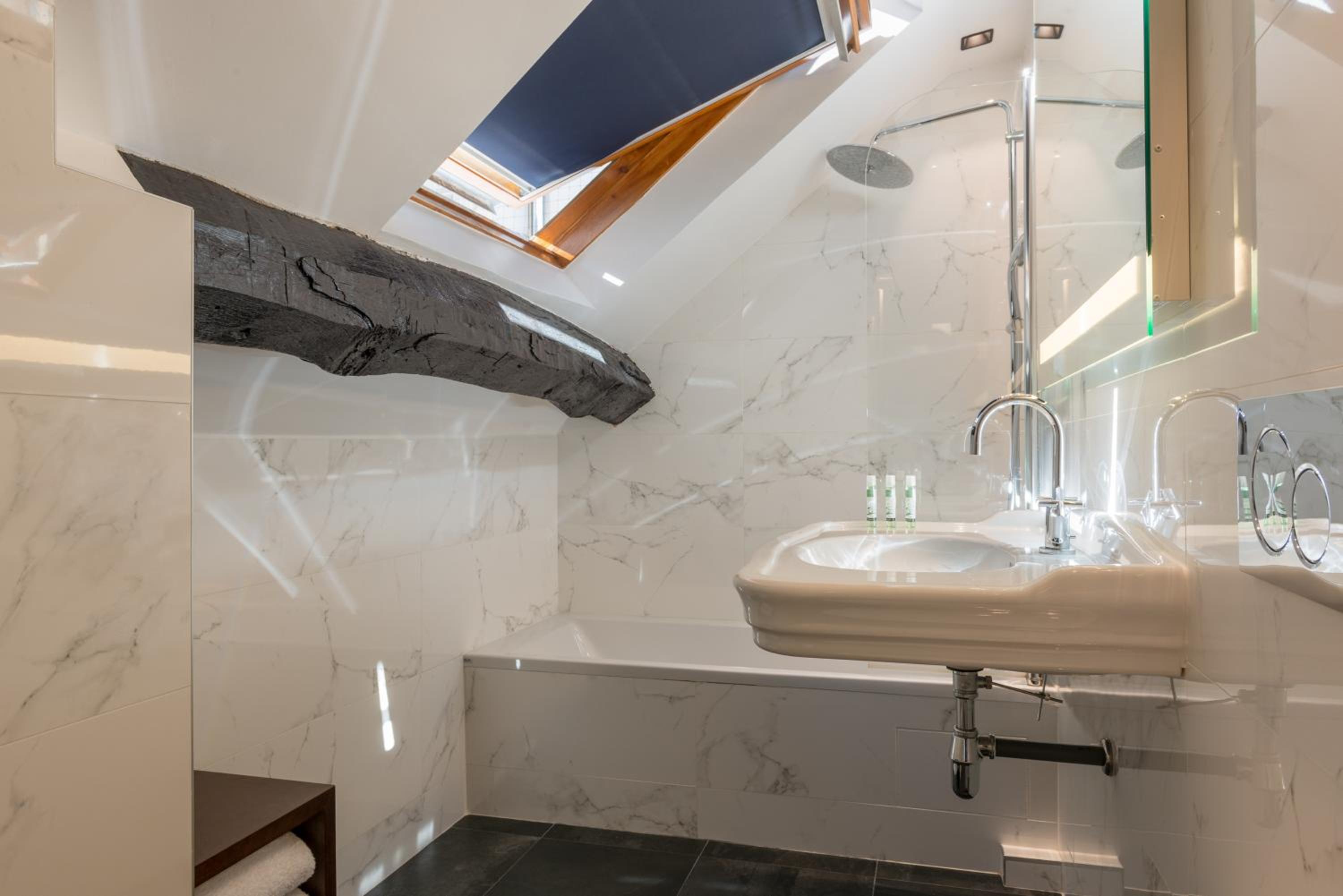 Suite (4 Adults) photo 2