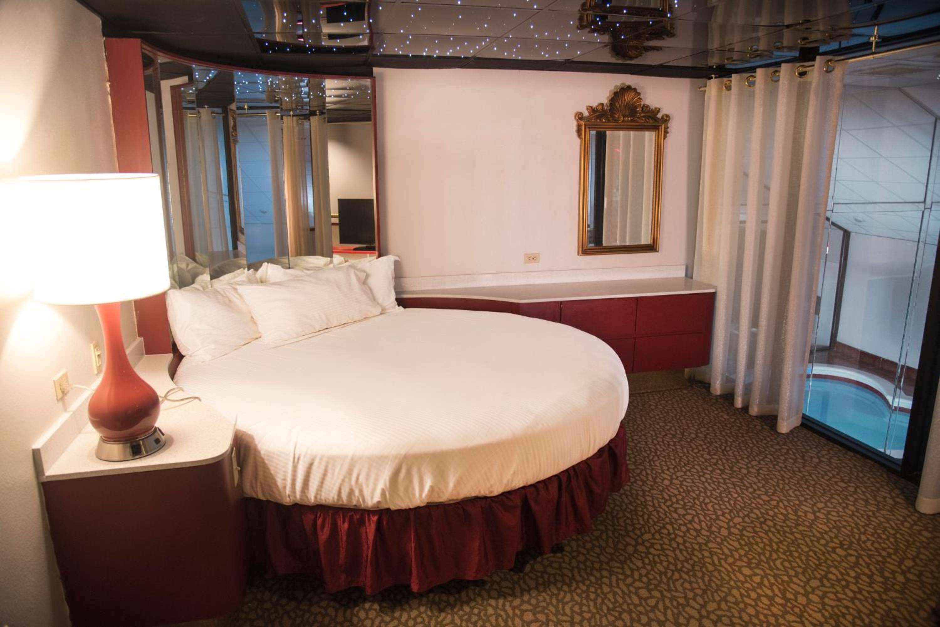 Champagne Tower Suite  - Photo 8