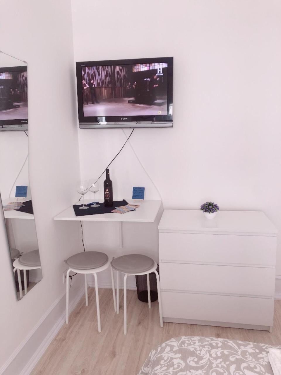 Double Room - Photo 4
