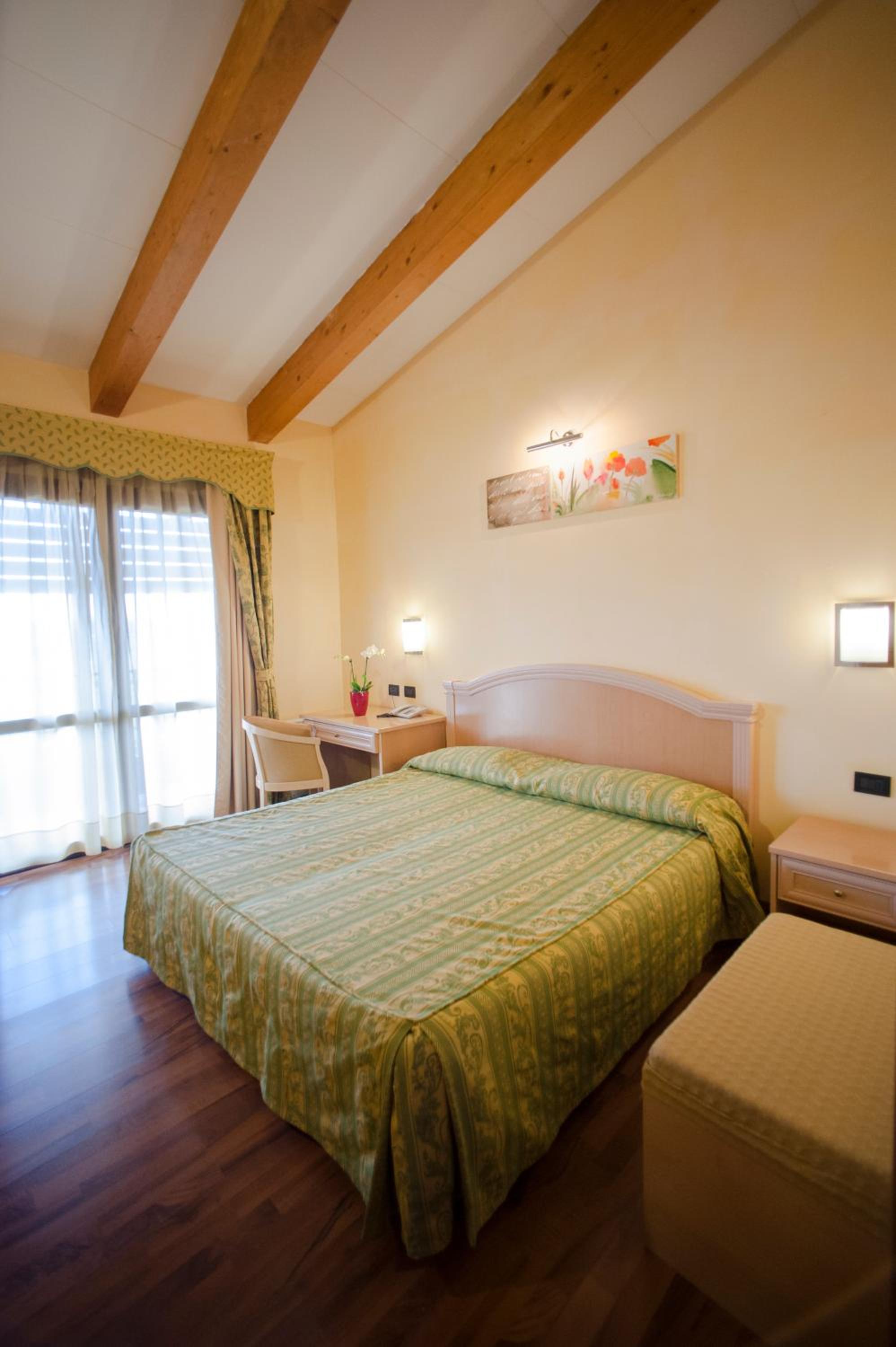 Standard Twin Room photo 1