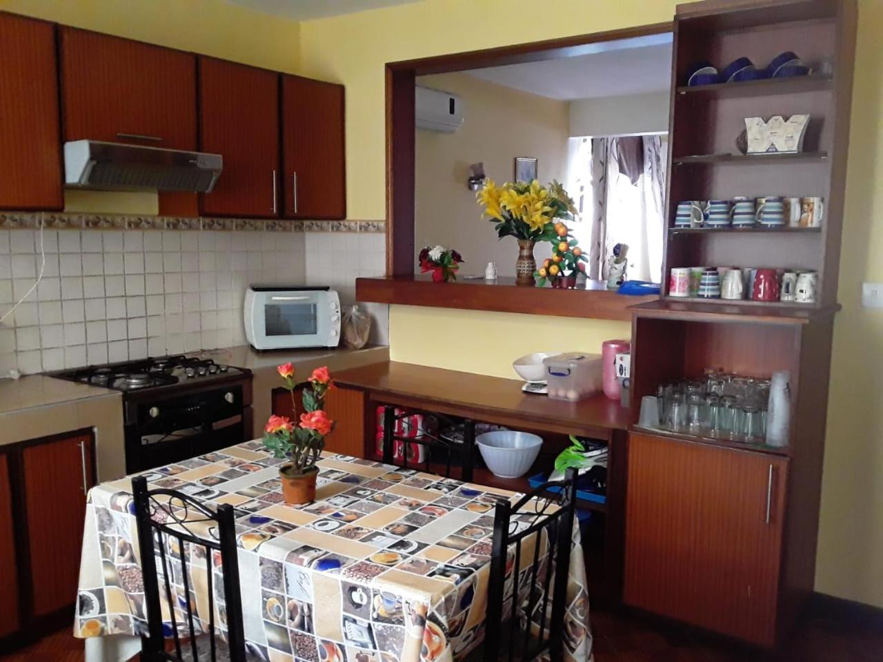 Villa - Photo 2