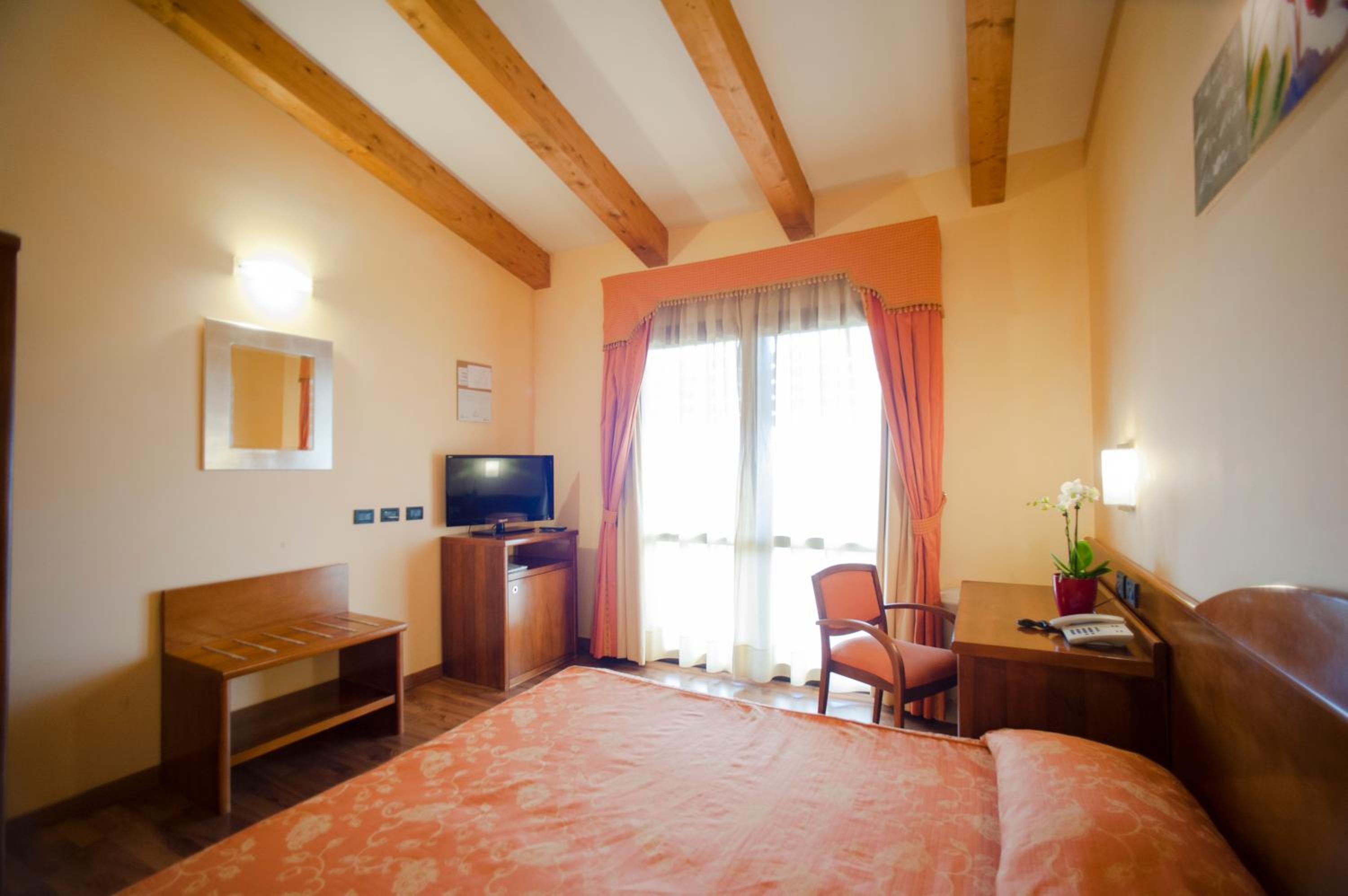 Standard Twin Room photo 2