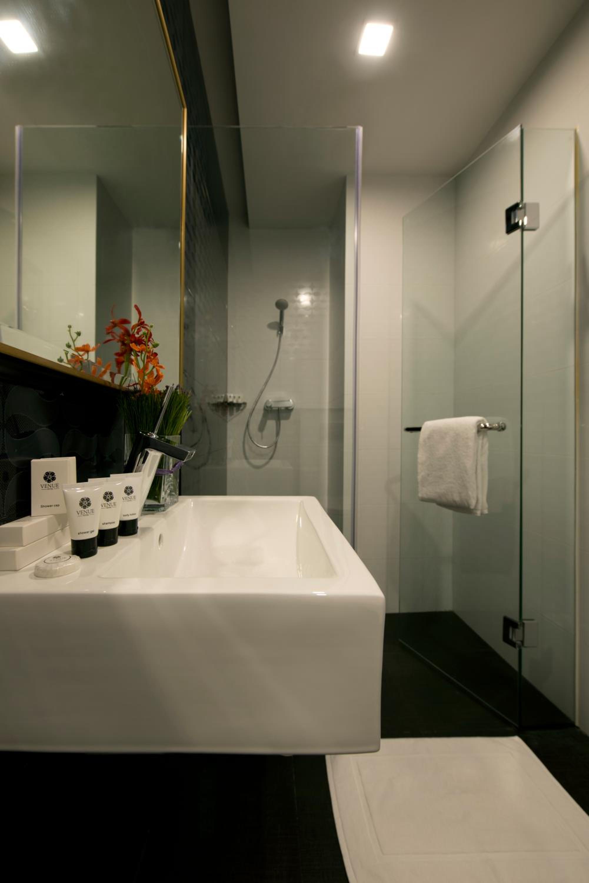Standard Twin Room photo 2