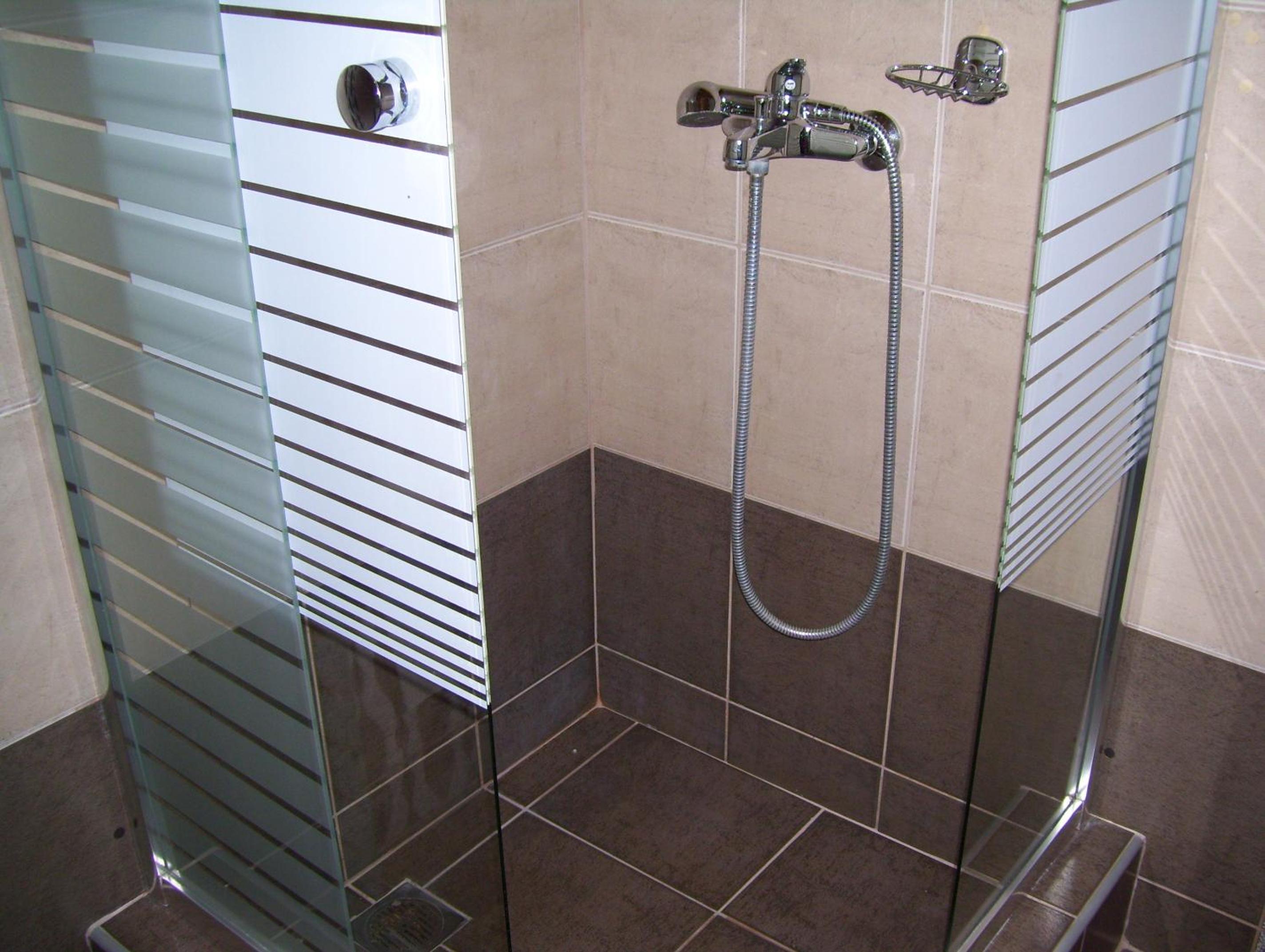 Family Room with Private Bathroom photo 2