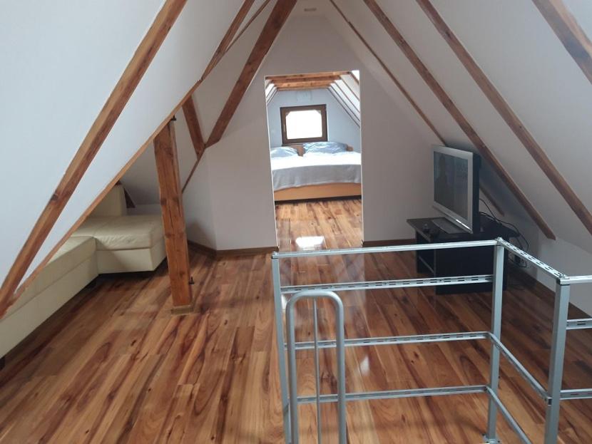 Apartment - Split Level - Photo 18