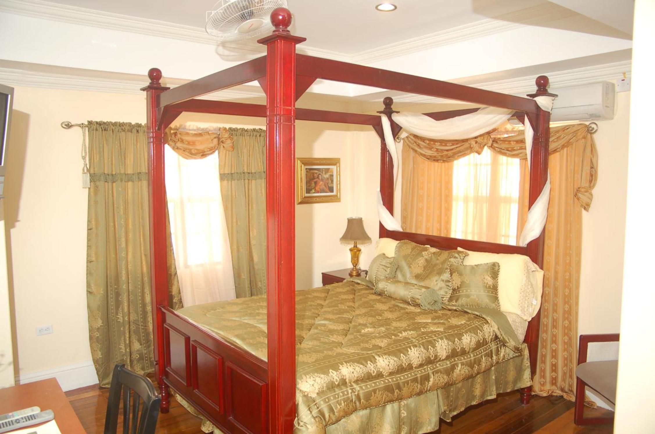 Standard Queen Room