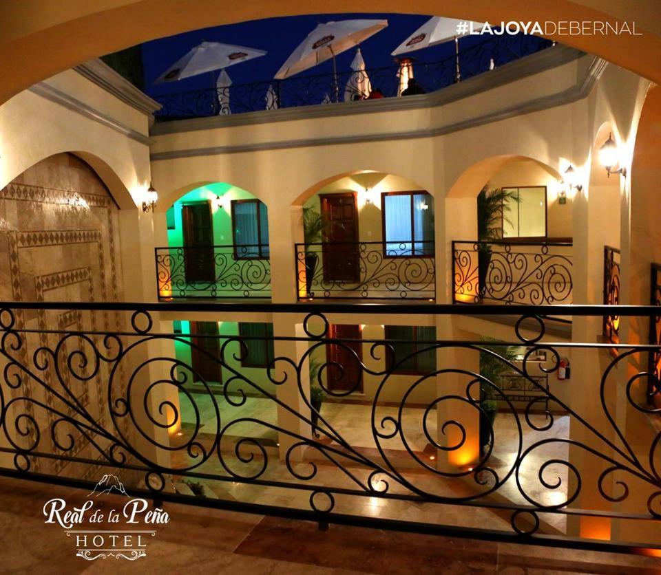Deluxe Queen Room with Two Queen Beds - Photo 7