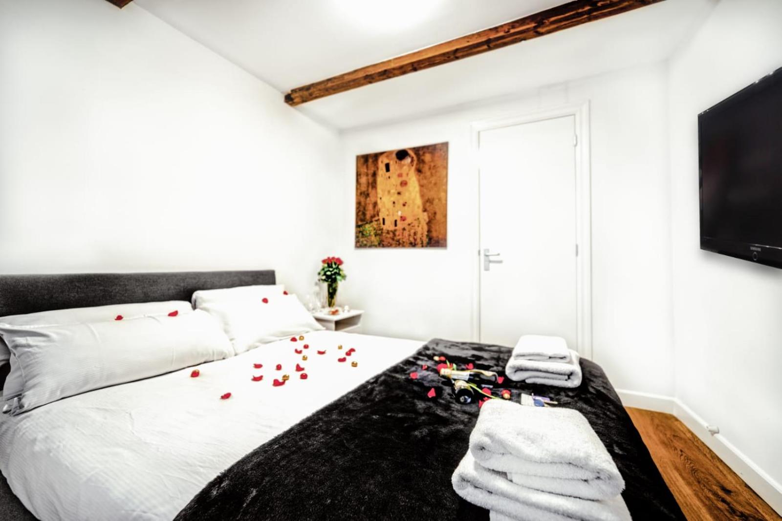 Double Room with Private Bathroom photo 2