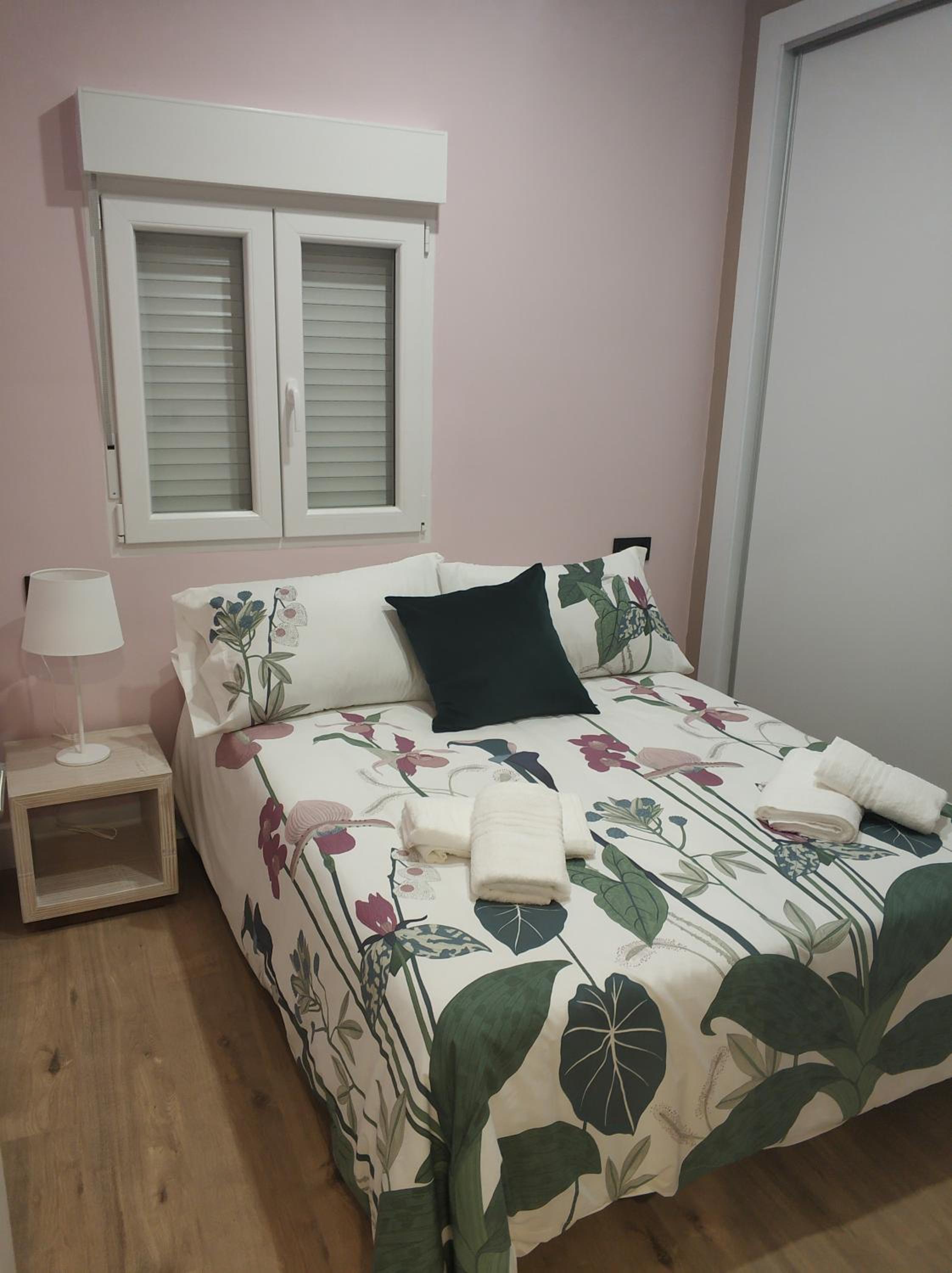 Three-Bedroom House - Photo 7