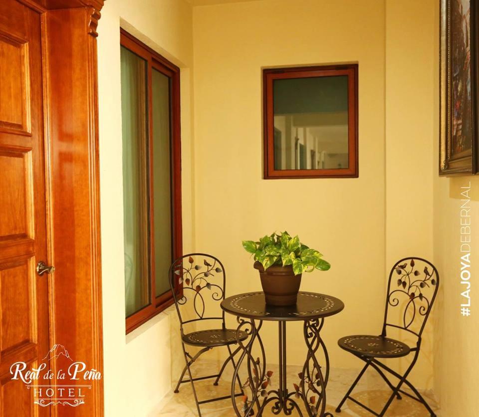 Deluxe King Room - Photo 7