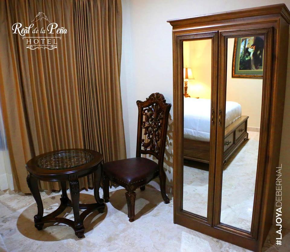 Deluxe Queen Room with Two Queen Beds - Photo 5
