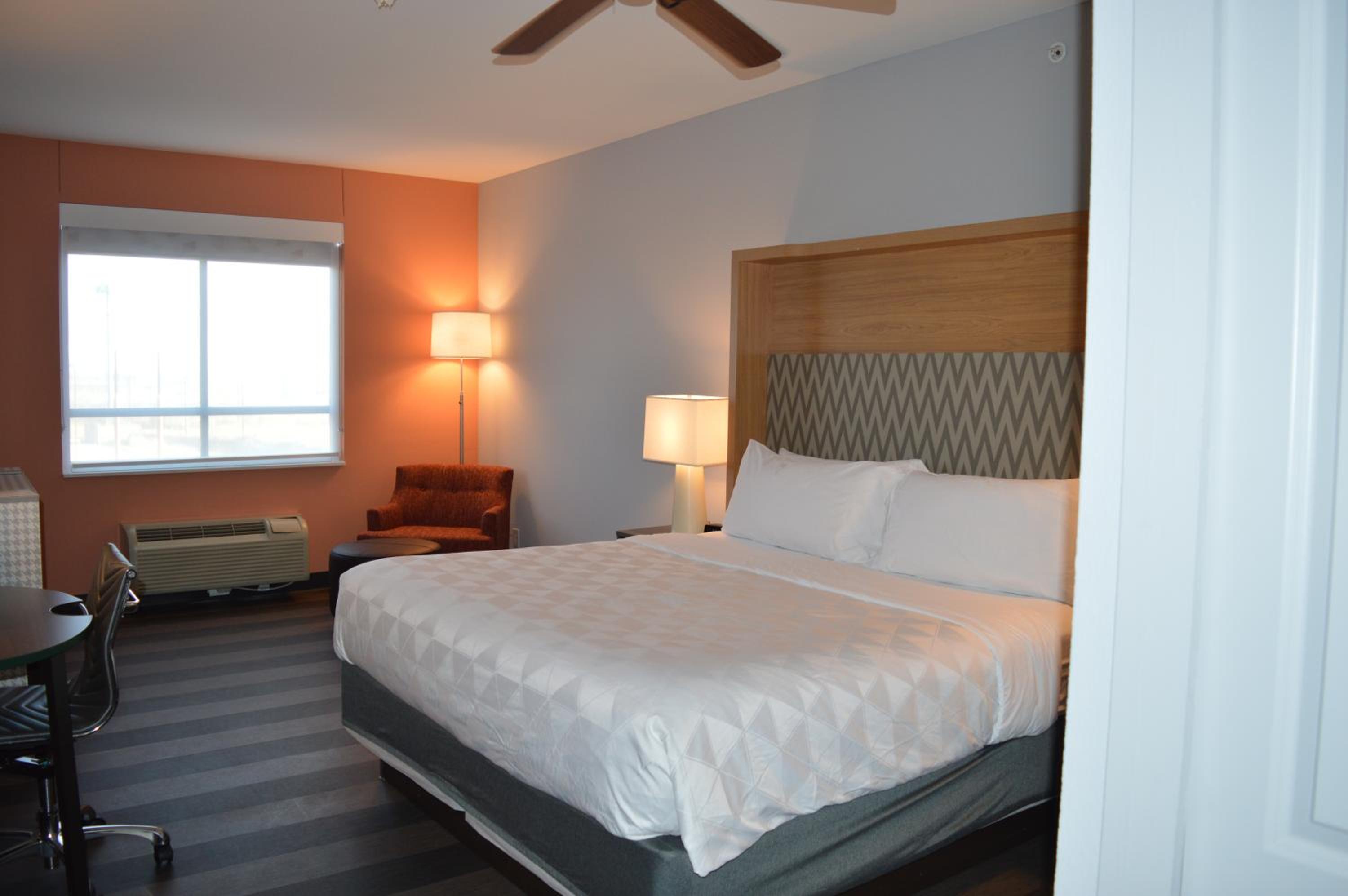 Premium Queen Room with Two Queens and One Sofa Bed - Photo 3