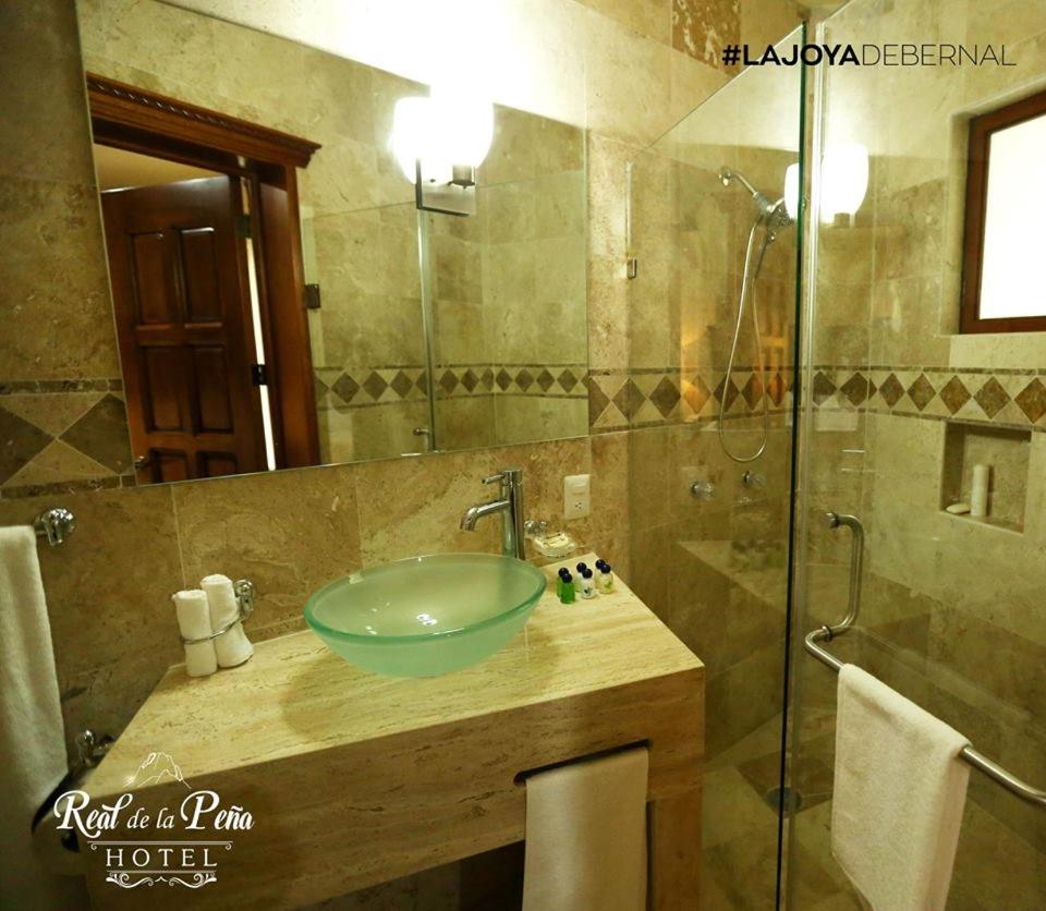 Deluxe King Room - Photo 4