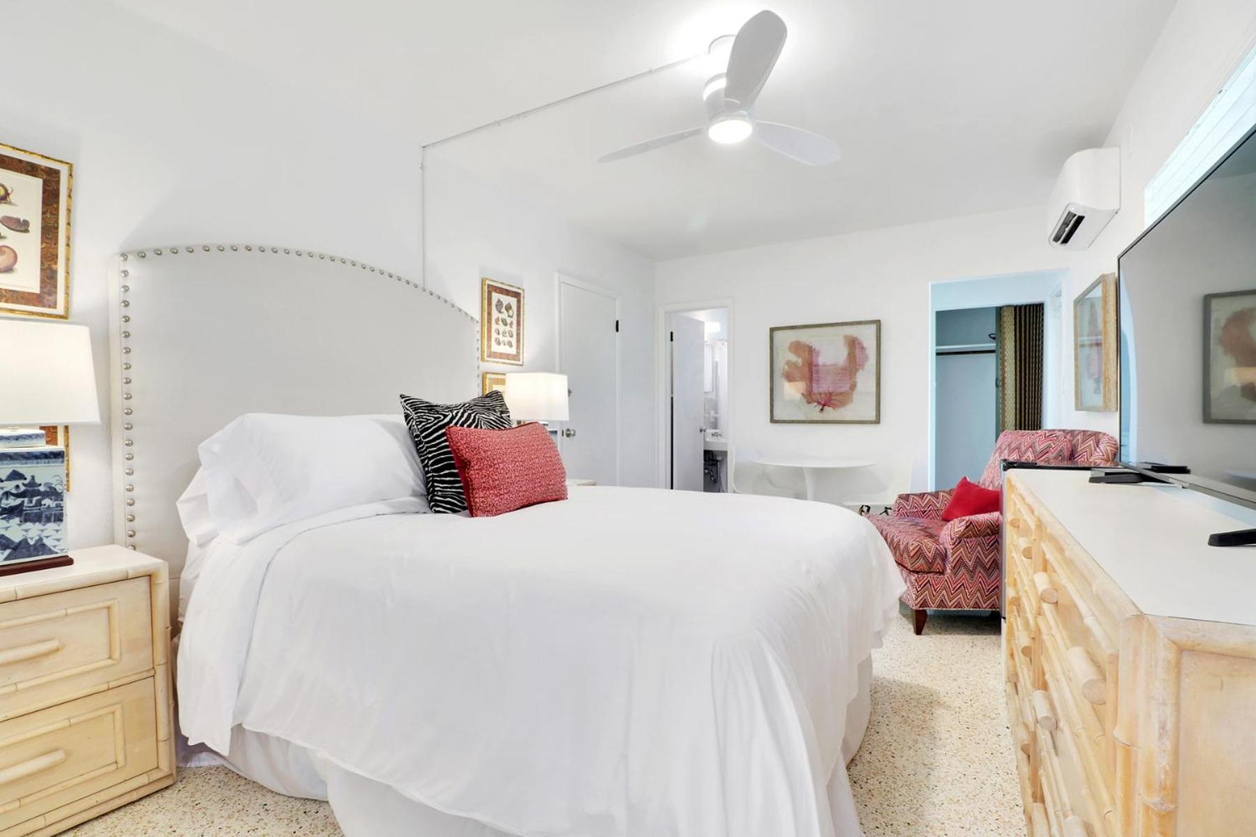 Queen Room - Photo 11