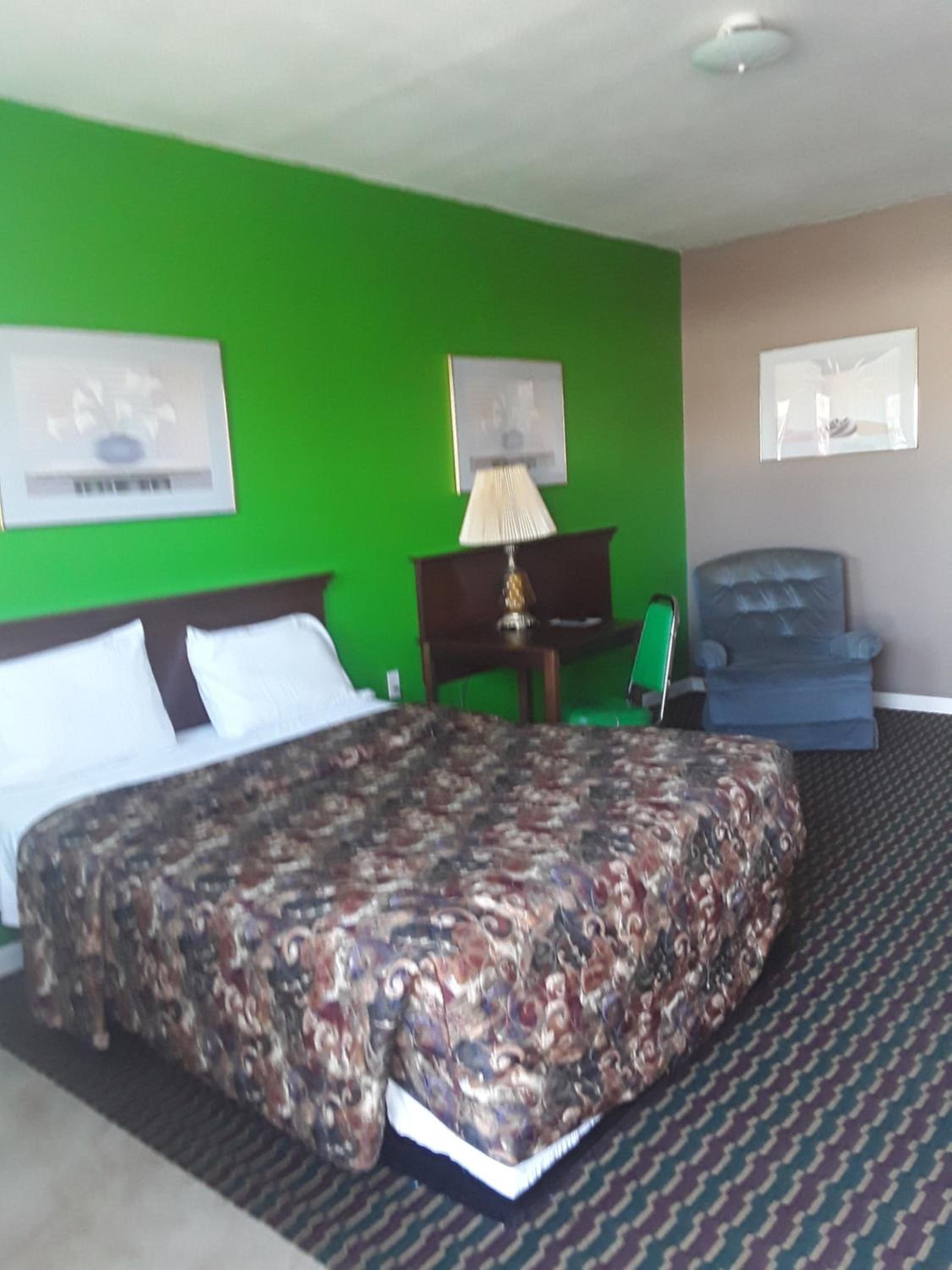 Queen Room with Two Queen Beds photo 3