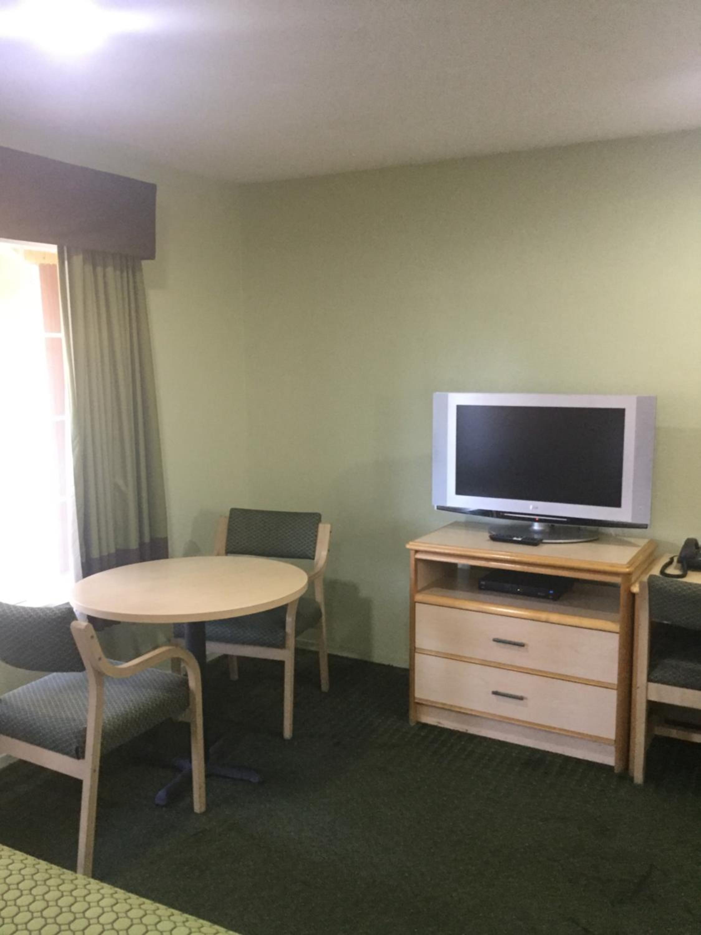 Queen Room with Two Queen Beds photo 1