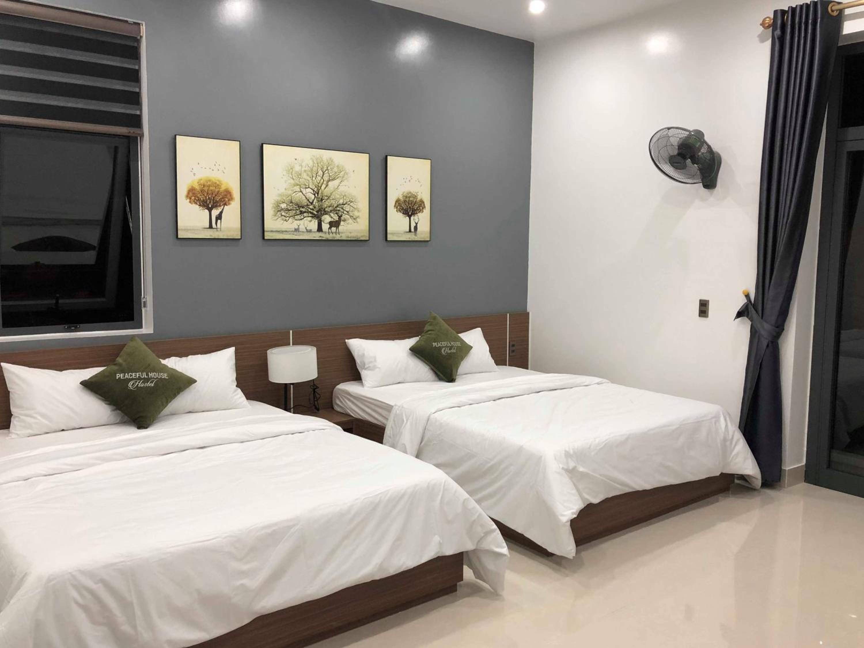 Executive Queen Room with Two Queen Beds - Photo 7