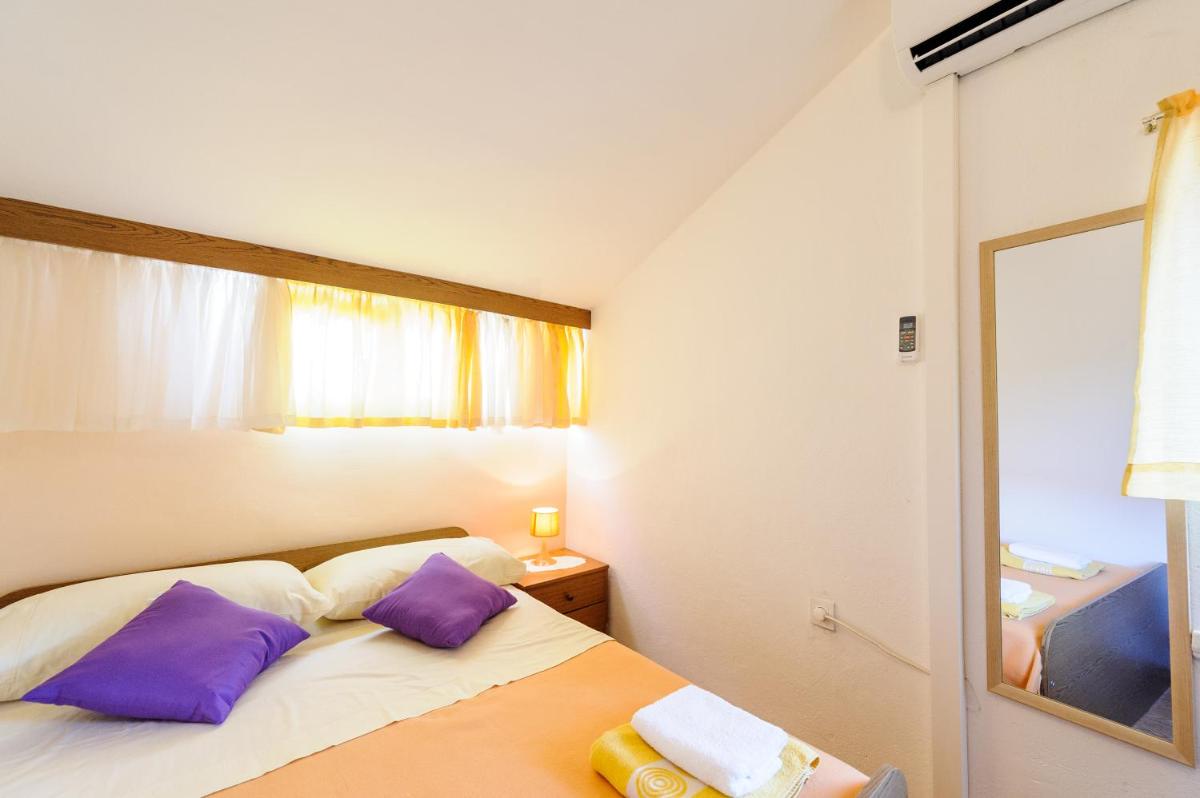 Duplex Two-Bedroom Apartment (5 Adults) - Photo 8