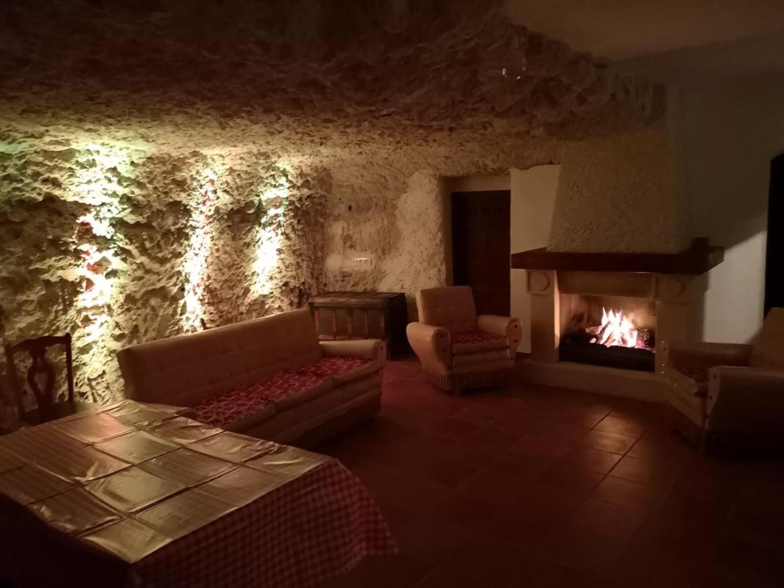 Two-Bedroom House - Photo 36