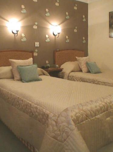 Twin Room with Private Bathroom photo 1