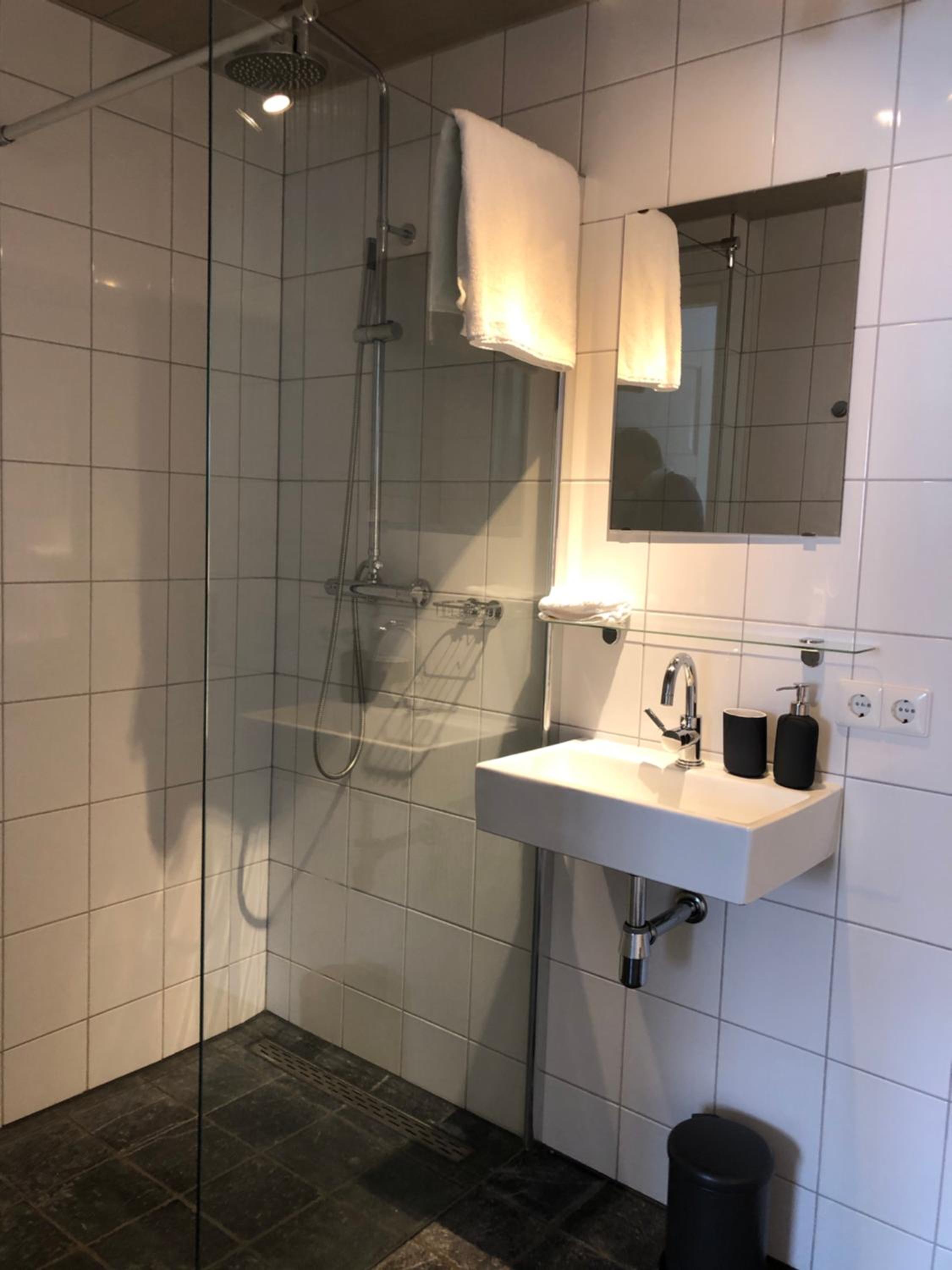 Deluxe Double Room With Shower photo 2