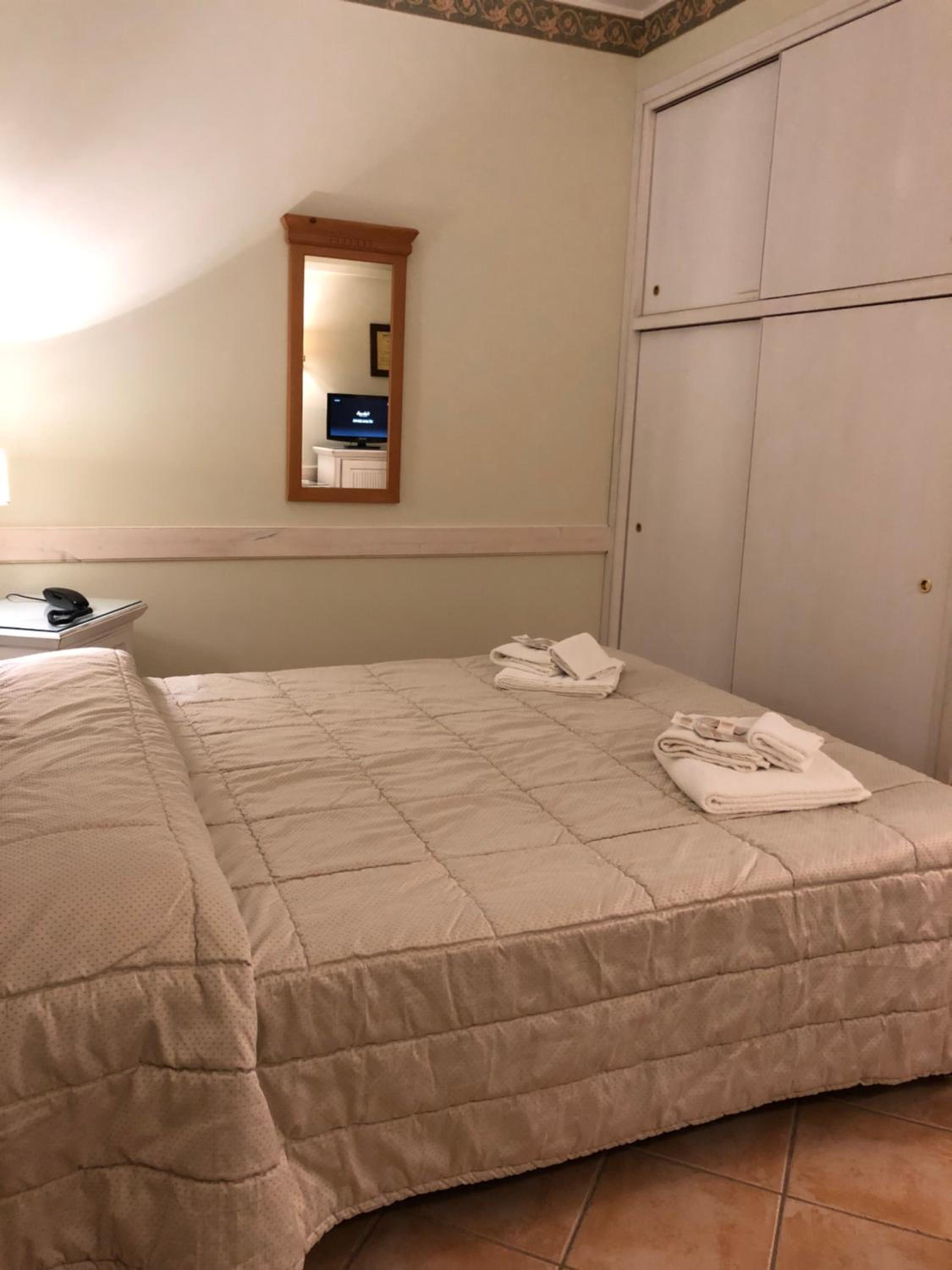 Double Room - Photo 14