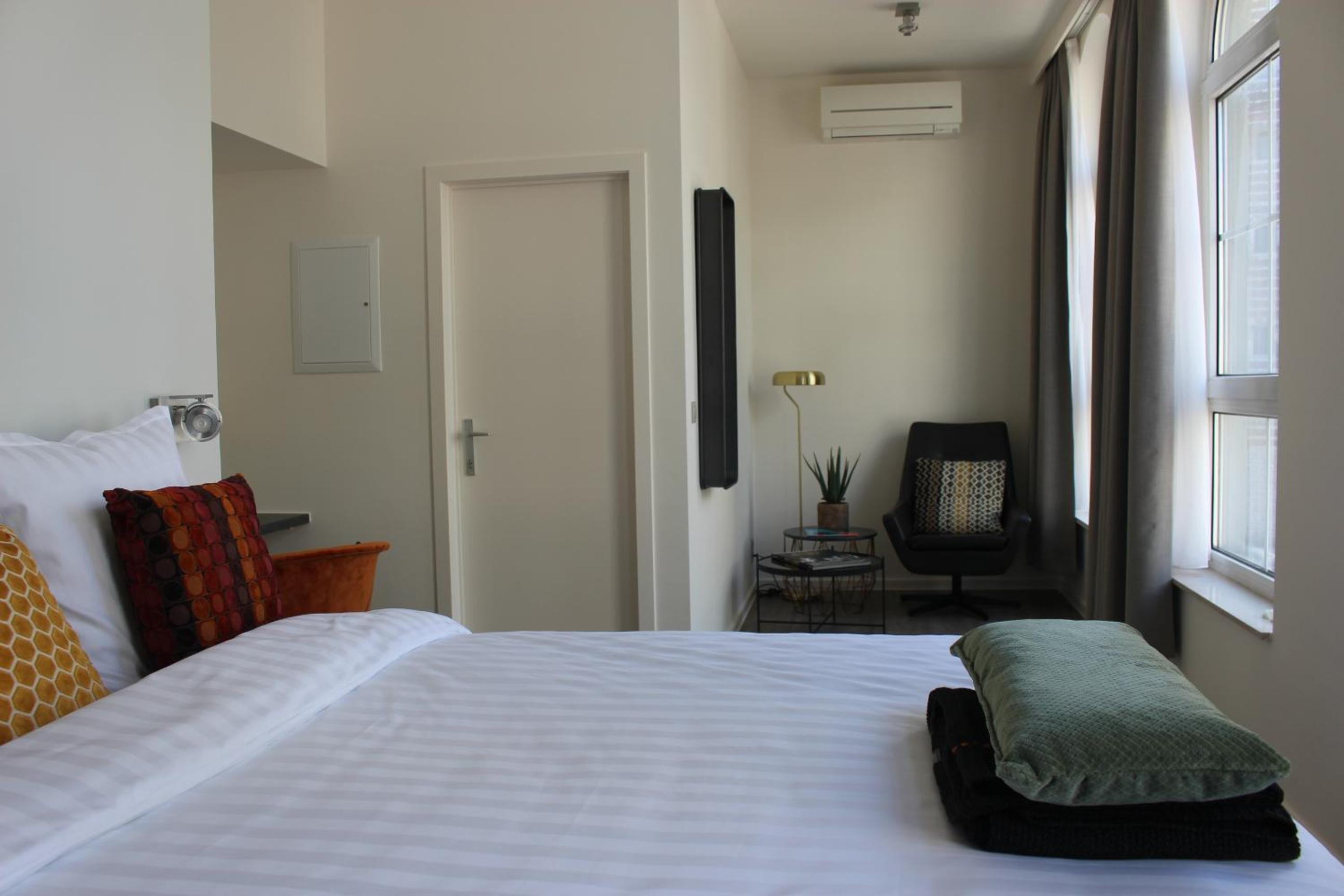 Deluxe King Room - Photo 25