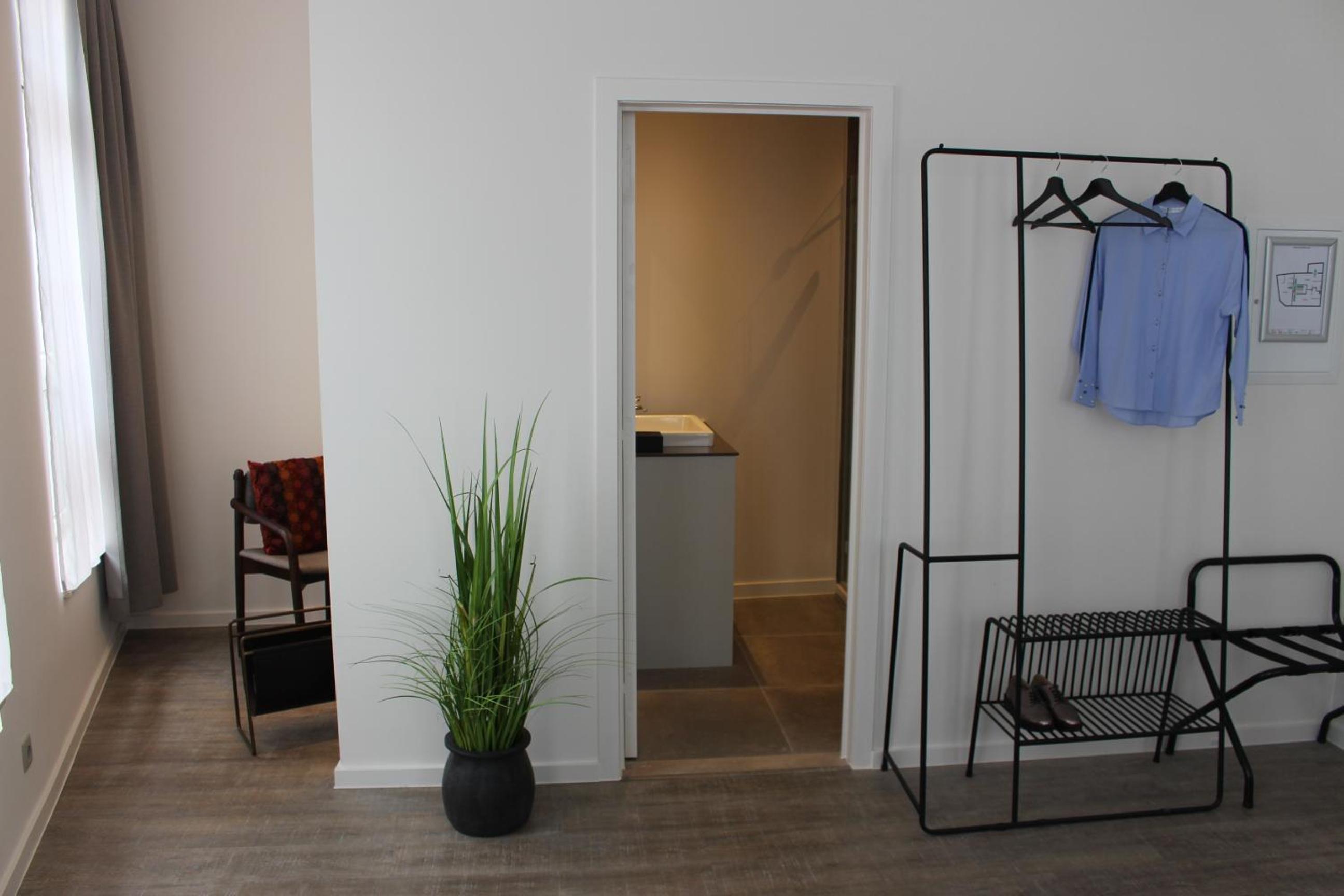 Deluxe King Room - Photo 4
