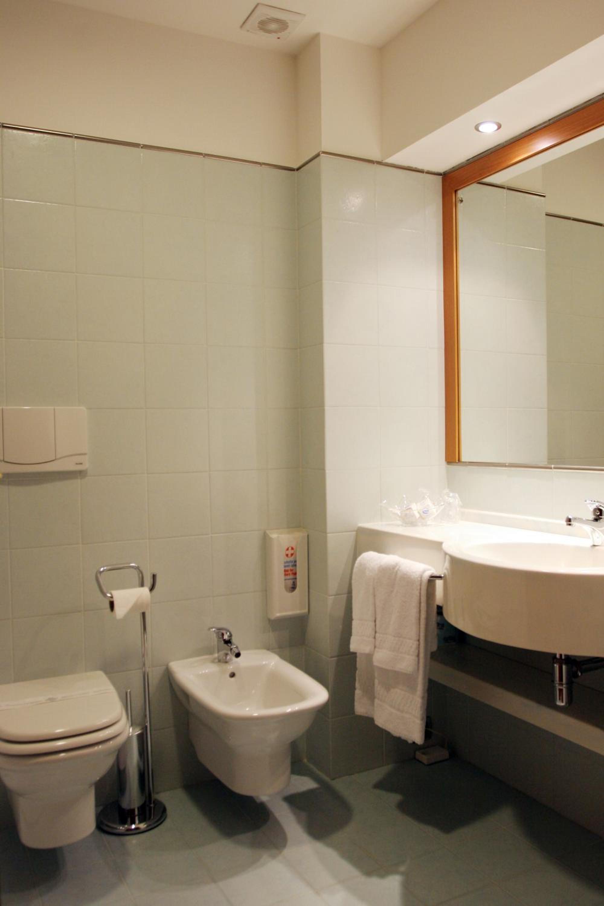 Business Double Room - Photo 6